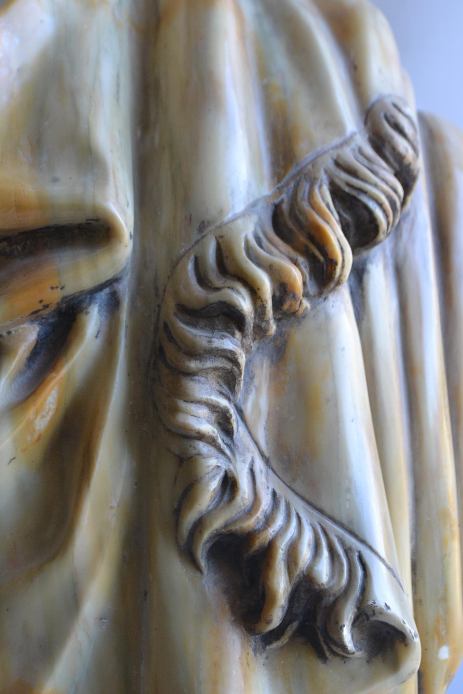 Busto di Antonino Pio aus Marmo giallo Siena und Marmo Bianco Carrara – hergestellt in Italien im Angebot 1