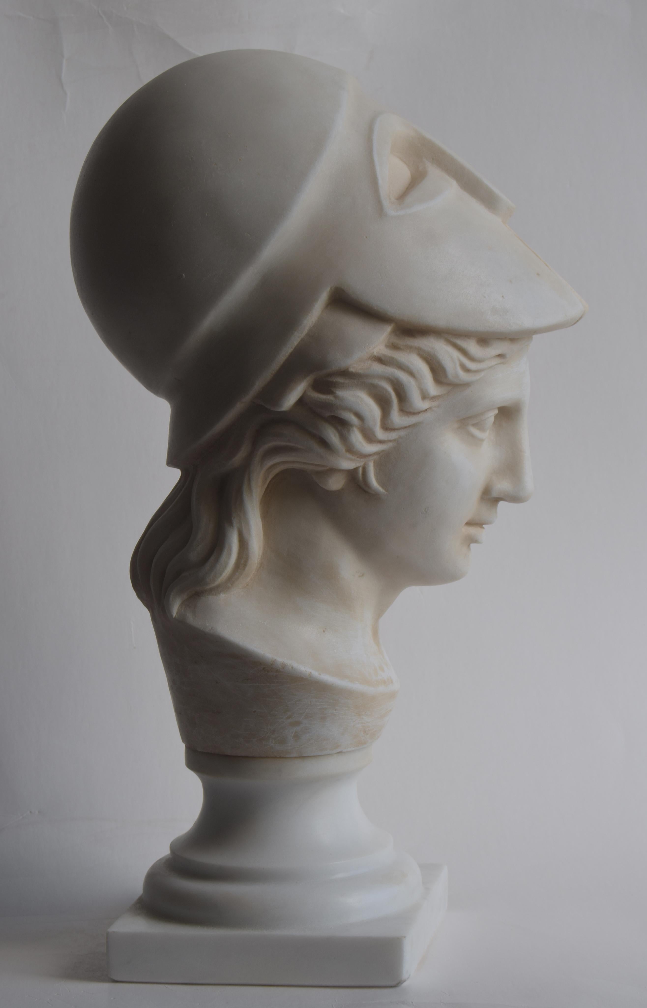 Greco classico Busto di Atena o Minerva romana scolpito su marmo bianco Carrara -made in Italy in vendita