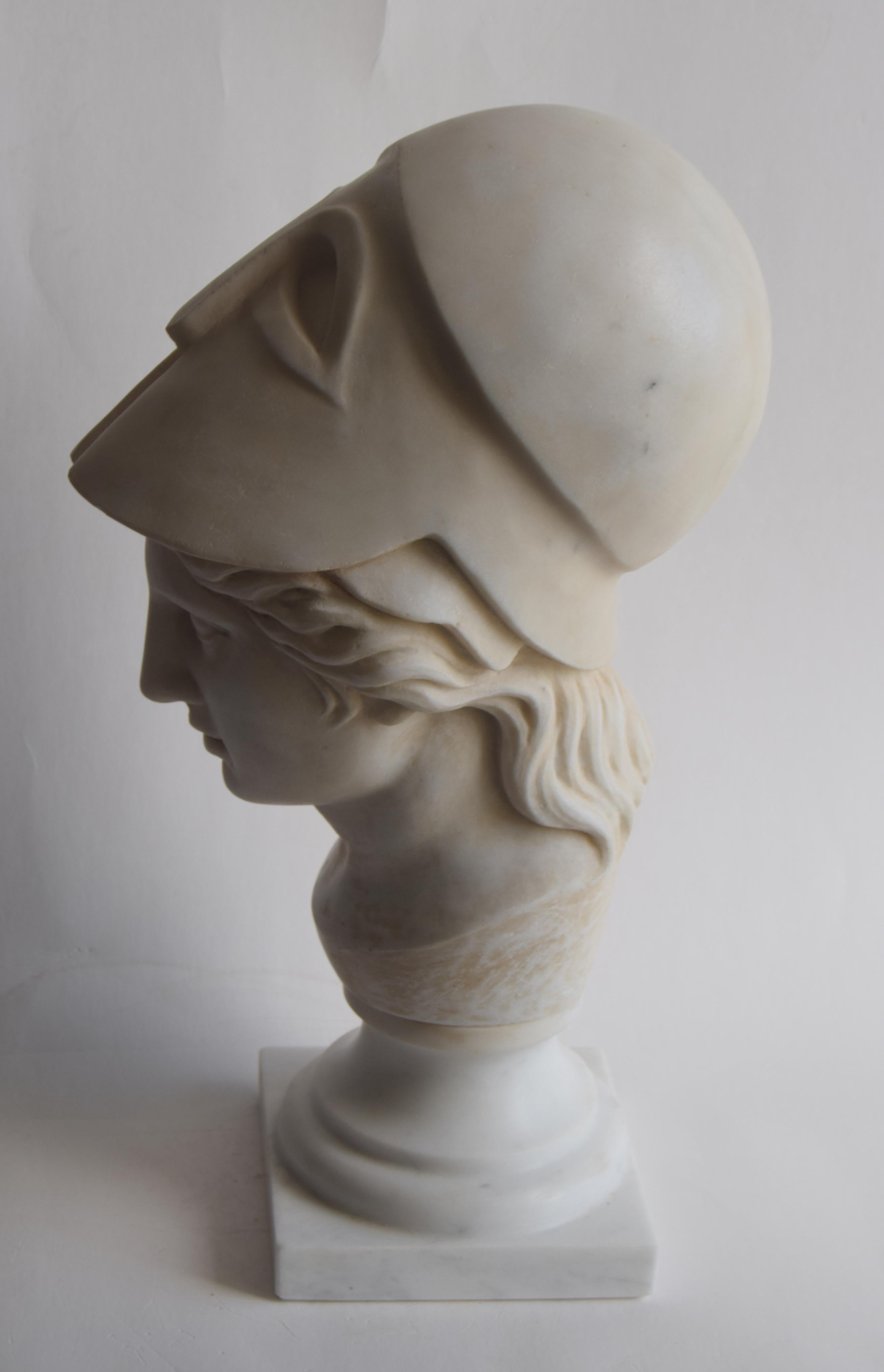 Periodo contemporaneo Busto di Atena o Minerva romana scolpito su marmo bianco Carrara -made in Italy in vendita