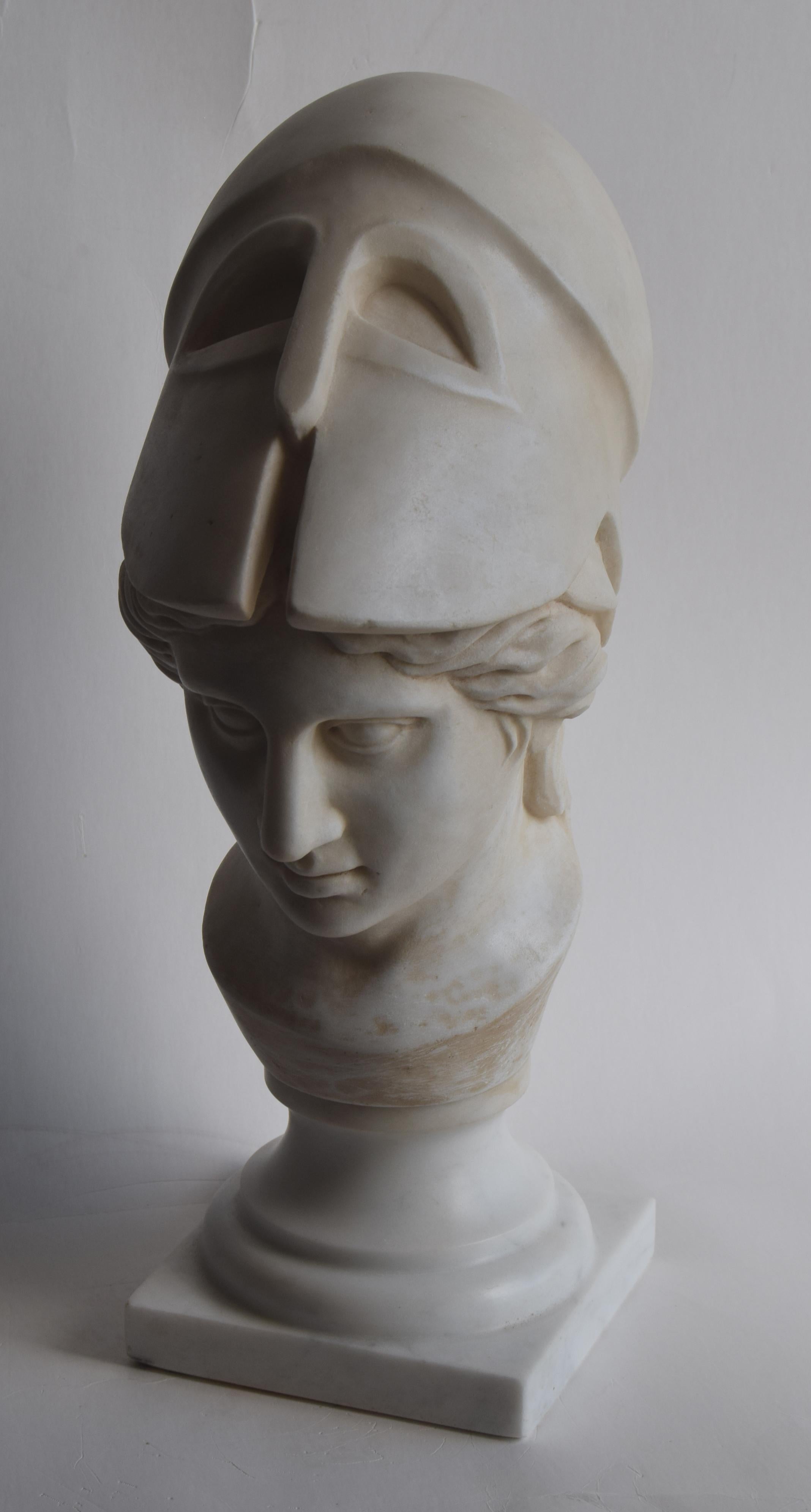 Marmo di Carrara Busto di Atena o Minerva romana scolpito su marmo bianco Carrara -made in Italy in vendita