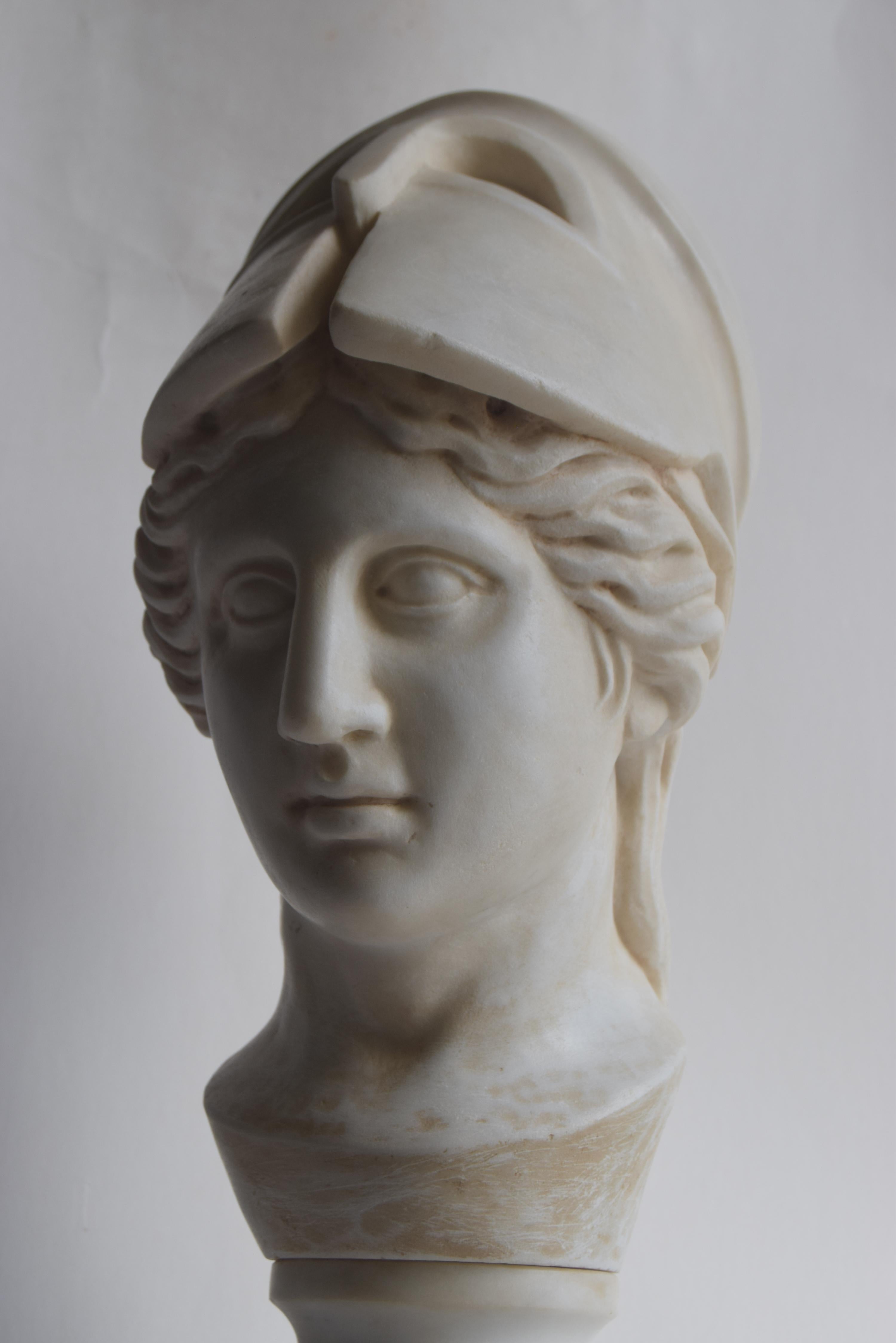 Busto di Atena o Minerva romana scolpito su marmo bianco Carrara -made in Italy in vendita 1