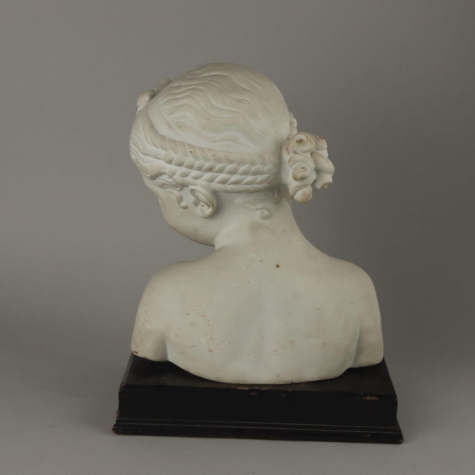 Bust of Maiden in White Marble Italy Mid-19th Century For Sale 1