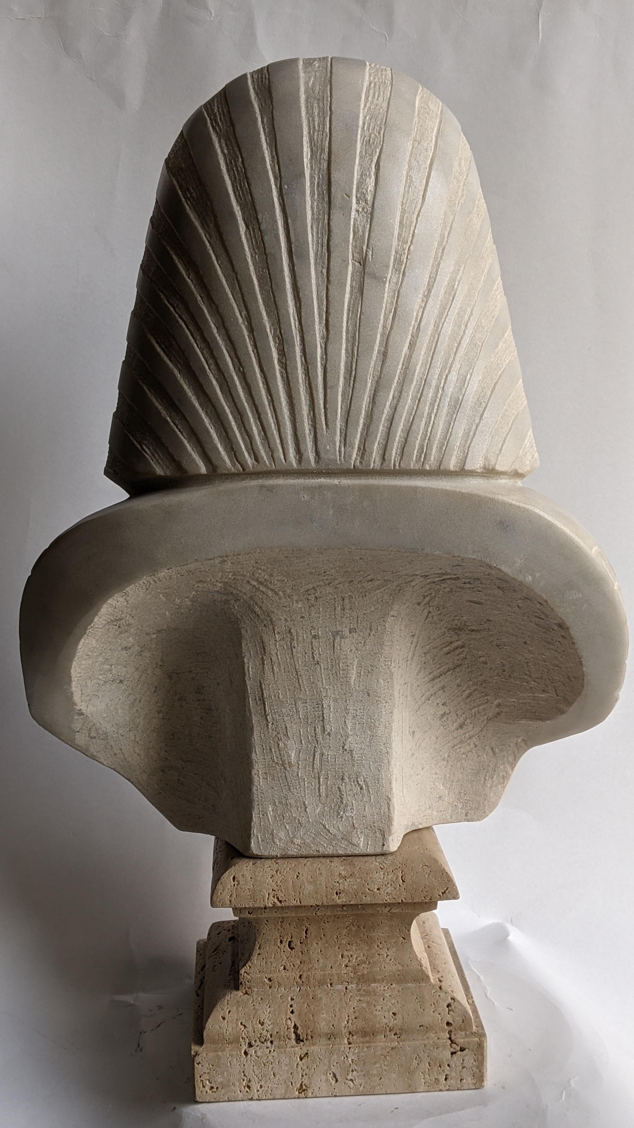 European Buste de pharaon égyptien sculpté sur du marbre blanc de Carrare en vente