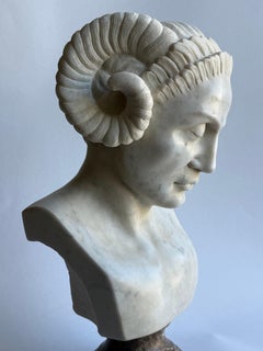 Büste eines Fauns, gemeißelt auf weißem Carrara-Marmor - Original in Italien hergestellt