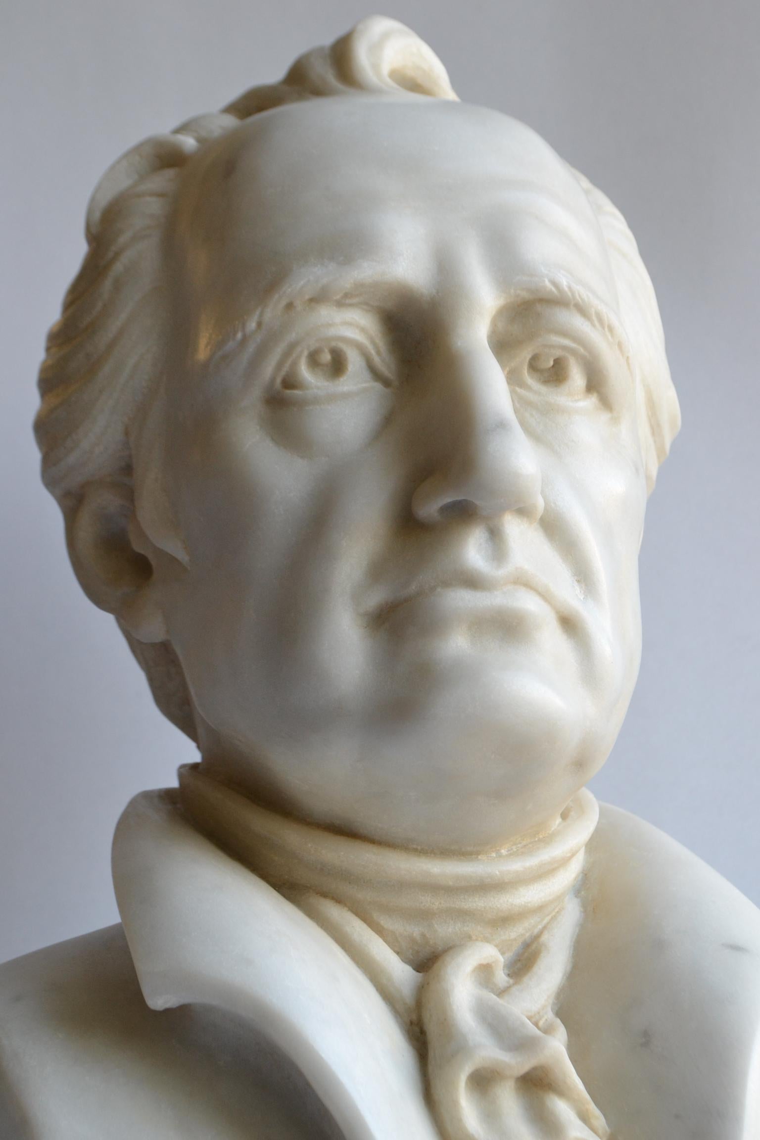 Busto di Johann Wolfgang von Goethe scolpito in marmo bianco Carrara For Sale 8