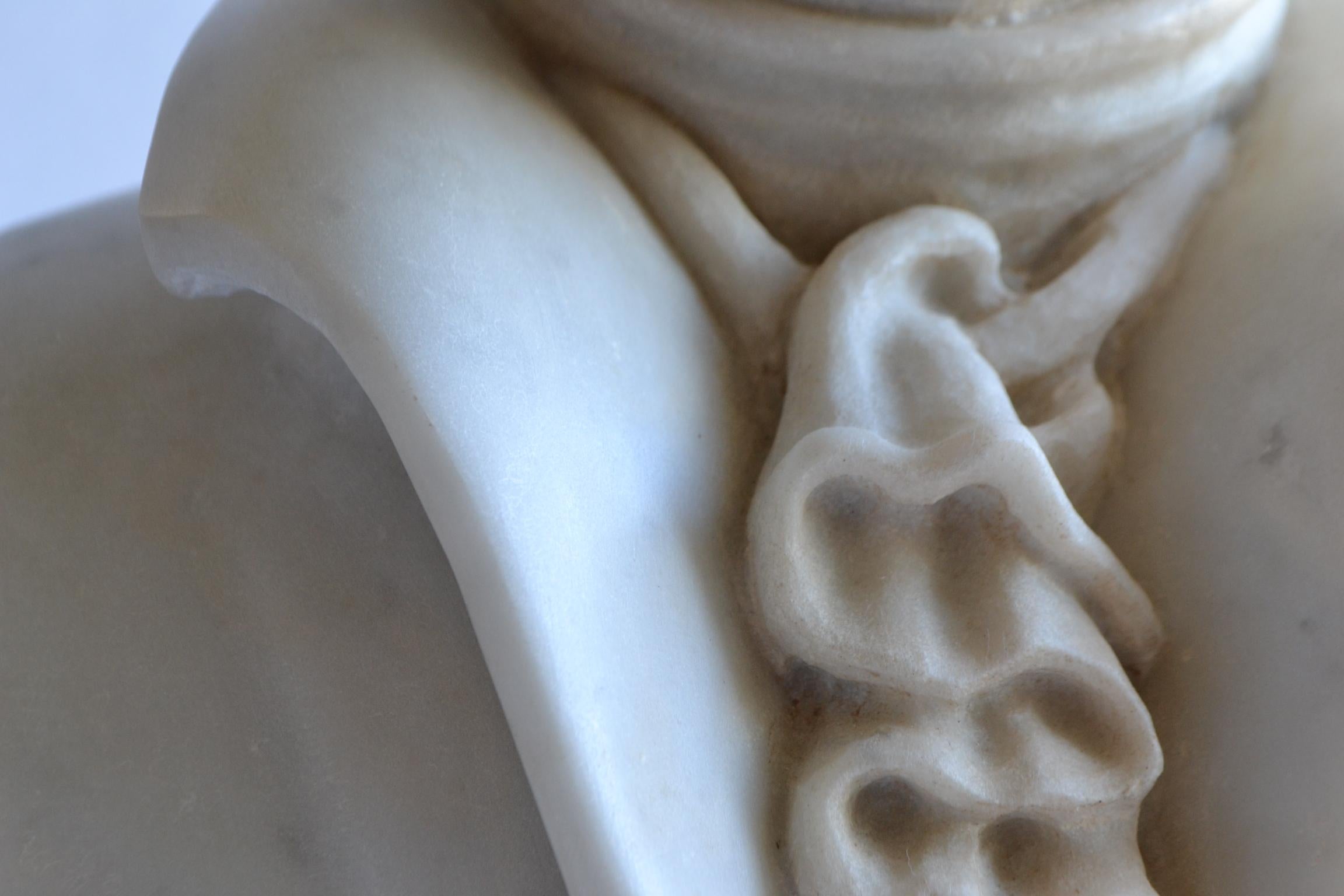 Busto di Johann Wolfgang von Goethe scolpito in marmo bianco Carrara For Sale 10