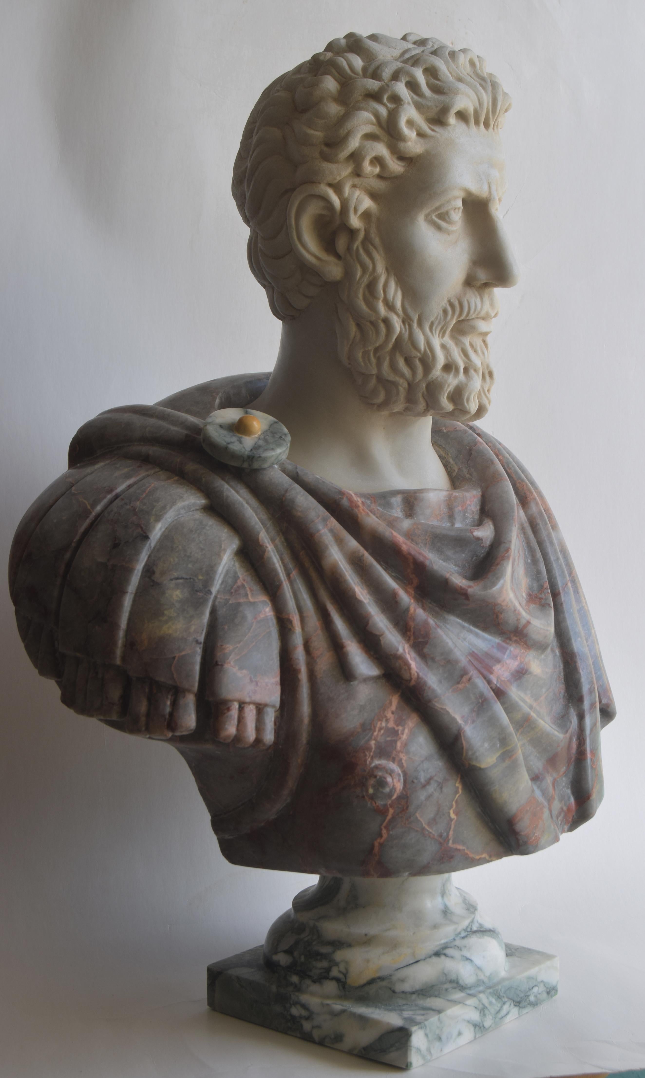 Scultura, busto imperatore, busto romano antico, arte romana, arte classica, arte greca, busto, marmo bianco Carrara, scultura classica, marco Aurelio, scultura antica, busto antico, made in Italy
Busto scolpito su bellissimo marmo Salomè, base