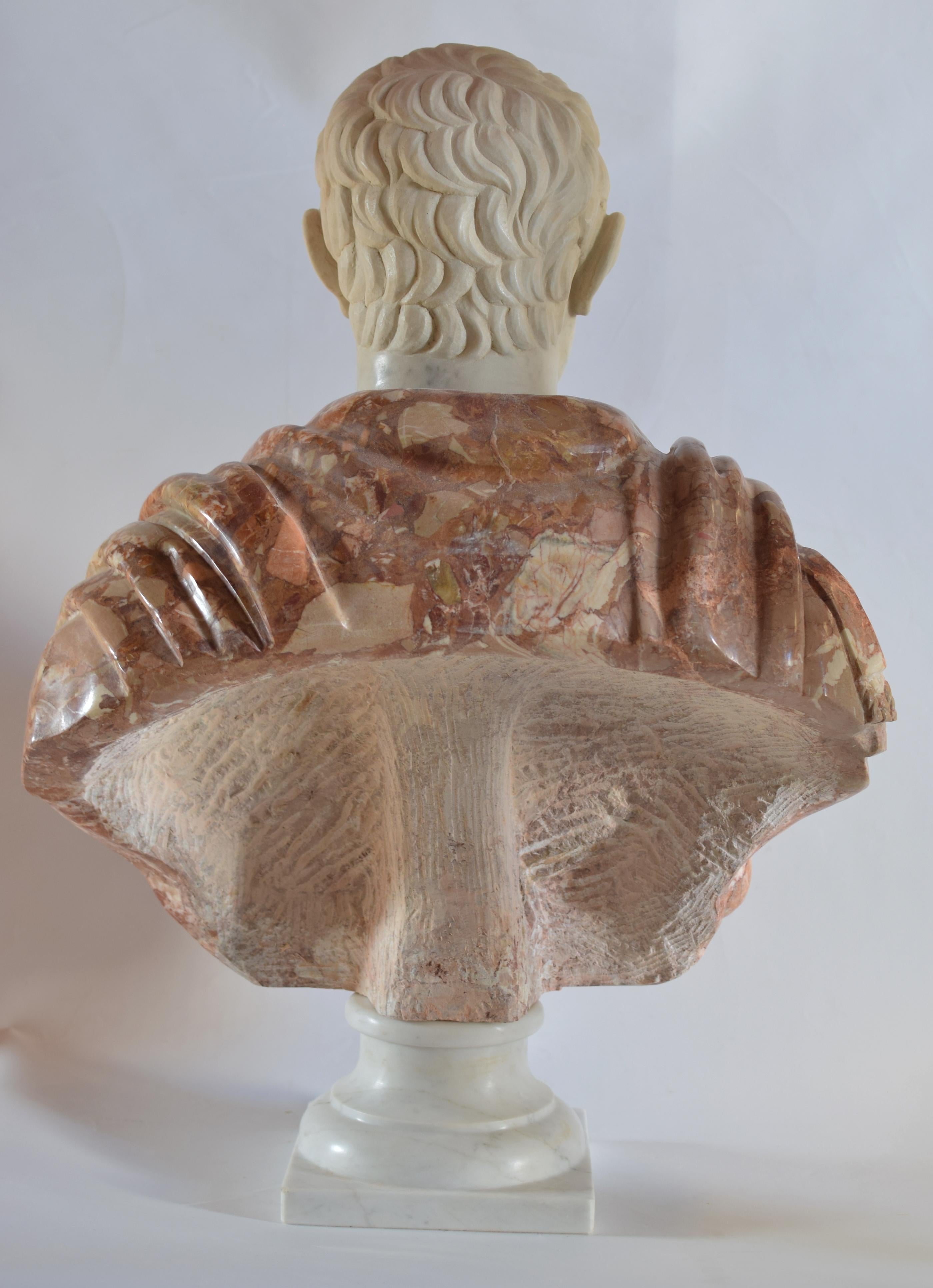 Busto di Ottaviano Augusto aus Breccia Pernice und Marmo Bianco Carrara – hergestellt in Italien (Marmor) im Angebot