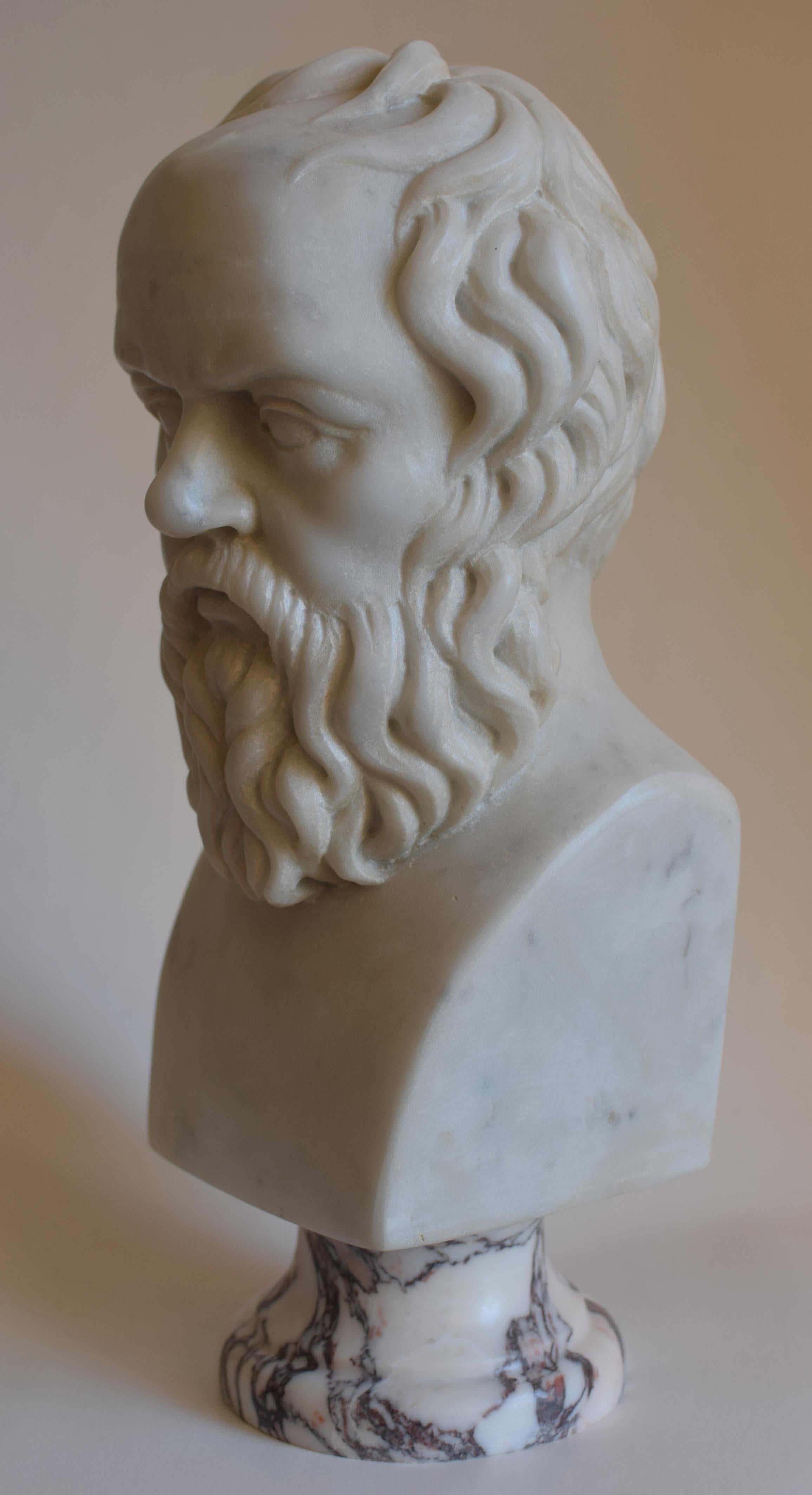 Hand-Crafted Busto di Socrate in marmo bianco di Carrara For Sale