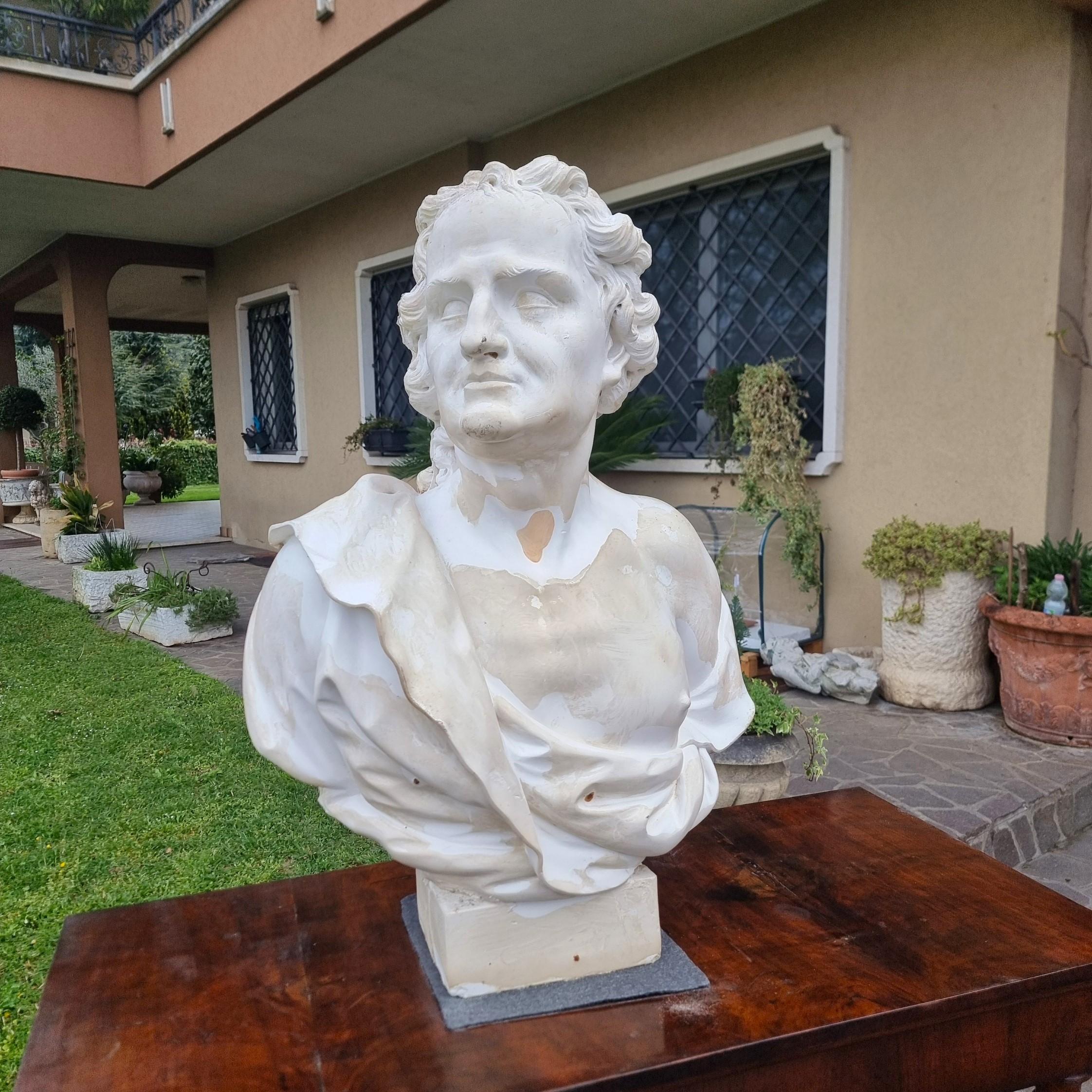 Busto di Uomo Virile in Gesso 800 di Alta Qualità In condizioni buone in vendita a Villa Verucchio, Emilia-Romagna