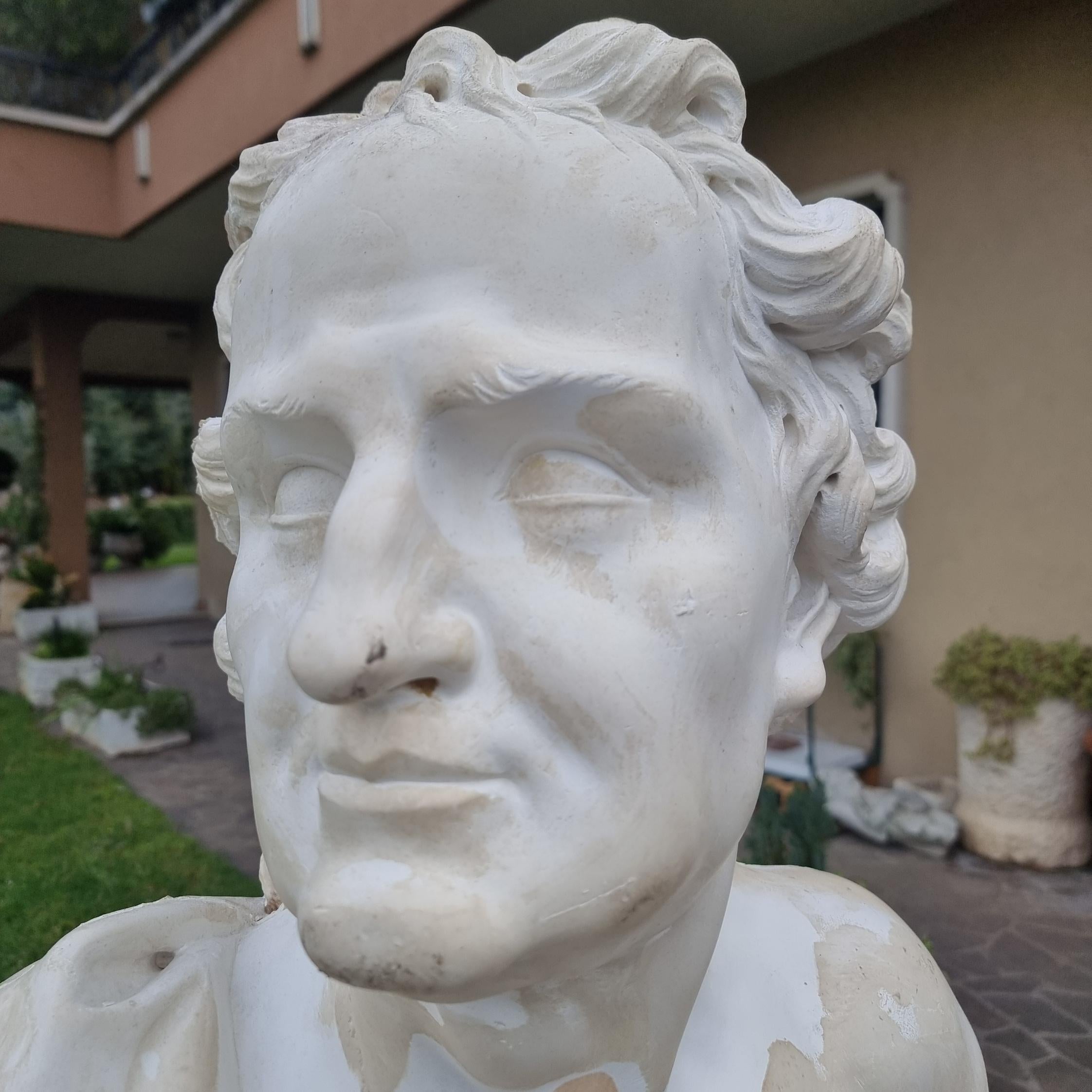 19th Century Busto di Uomo Virile in Gesso 800 di Alta Qualità in vendita