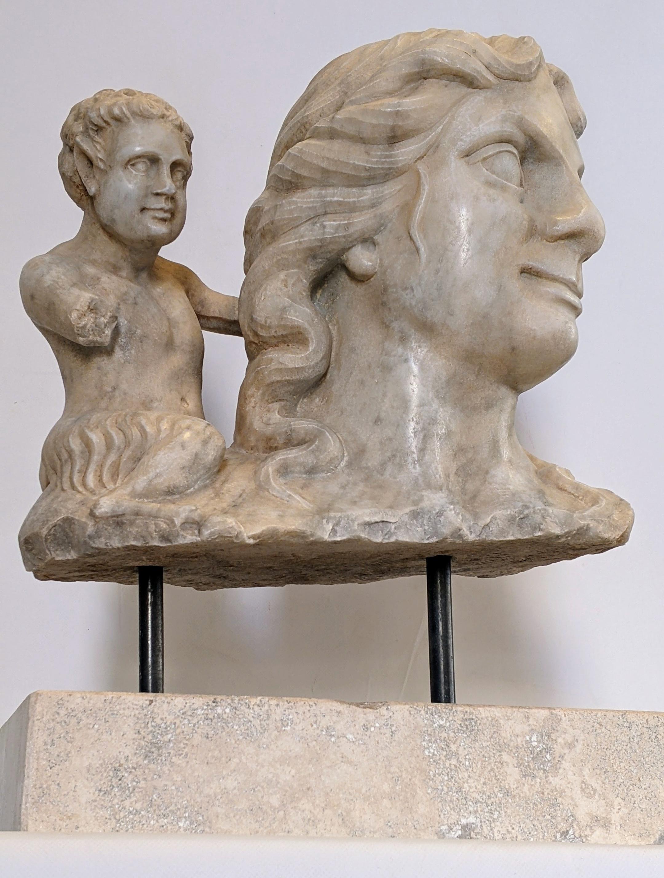 Fauna und kleine Faun-Büste aus Carrara-Marmor - Original in Italien hergestellt (Italian) im Angebot