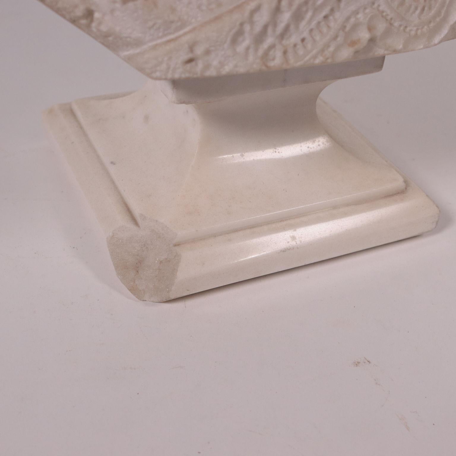 Busto Femminile in Marmo di Carrara XIX secolo in vendita 4