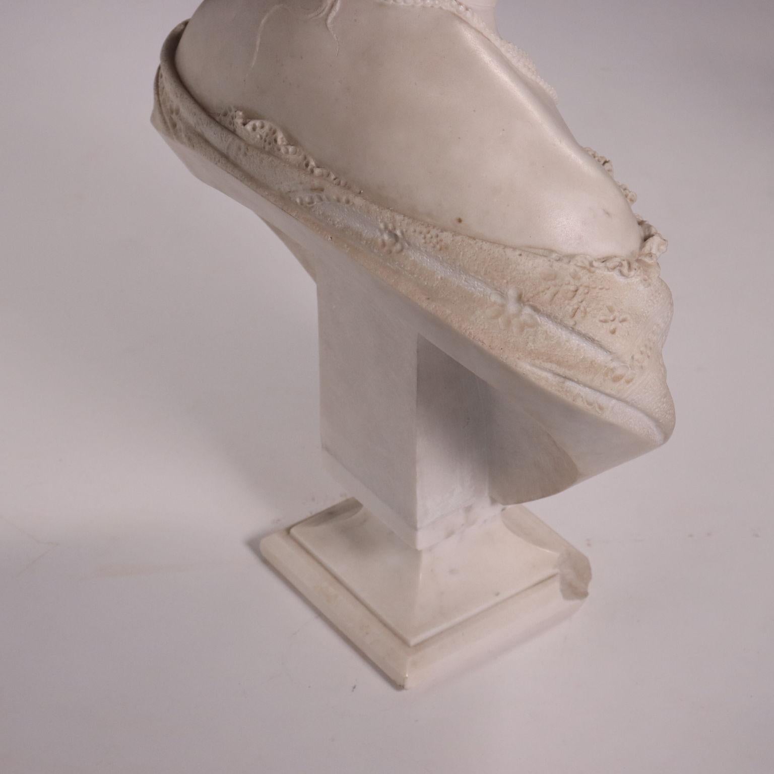 Busto Femminile in Marmo di Carrara XIX secolo in vendita 5