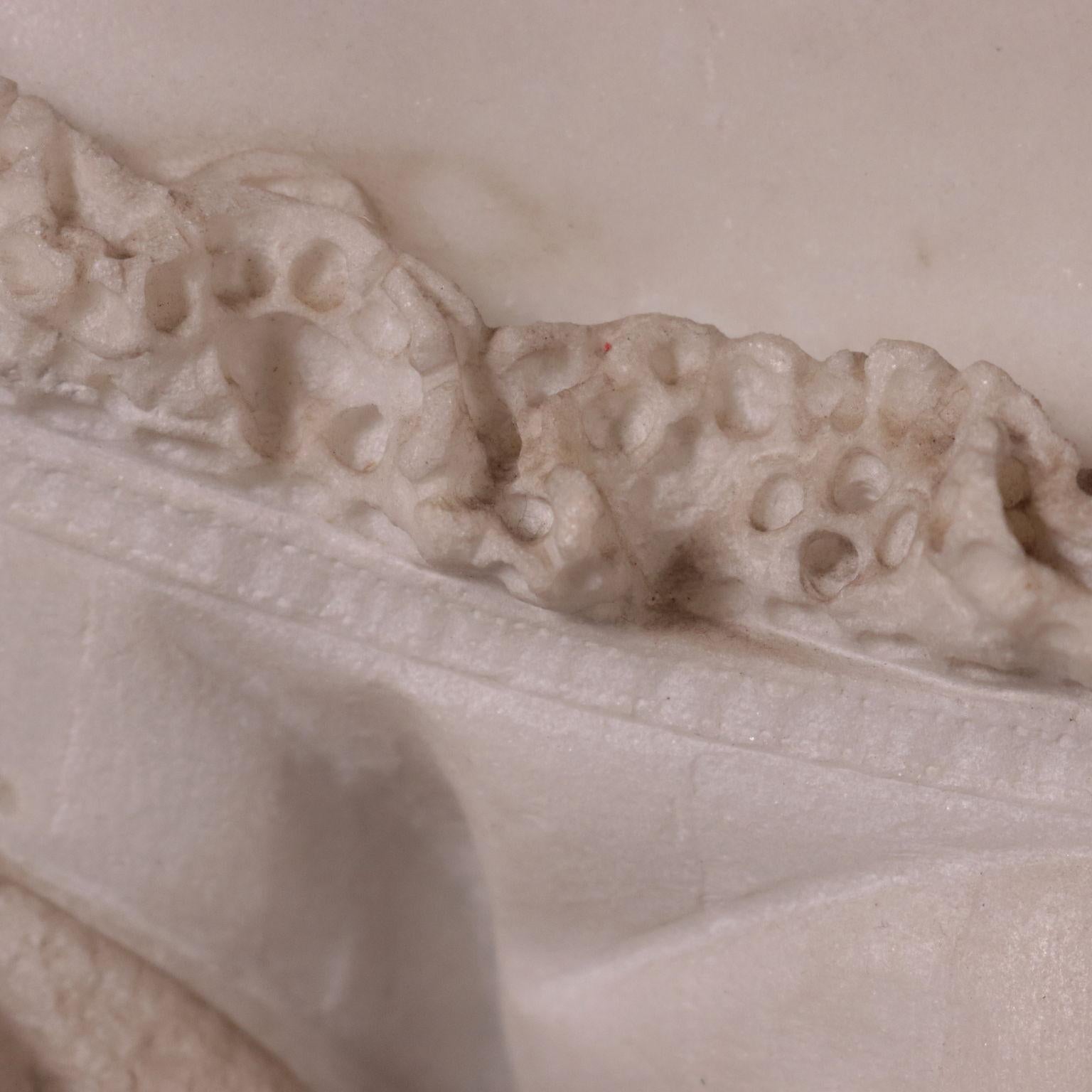 Busto Femminile in Marmo di Carrara XIX secolo in vendita 1