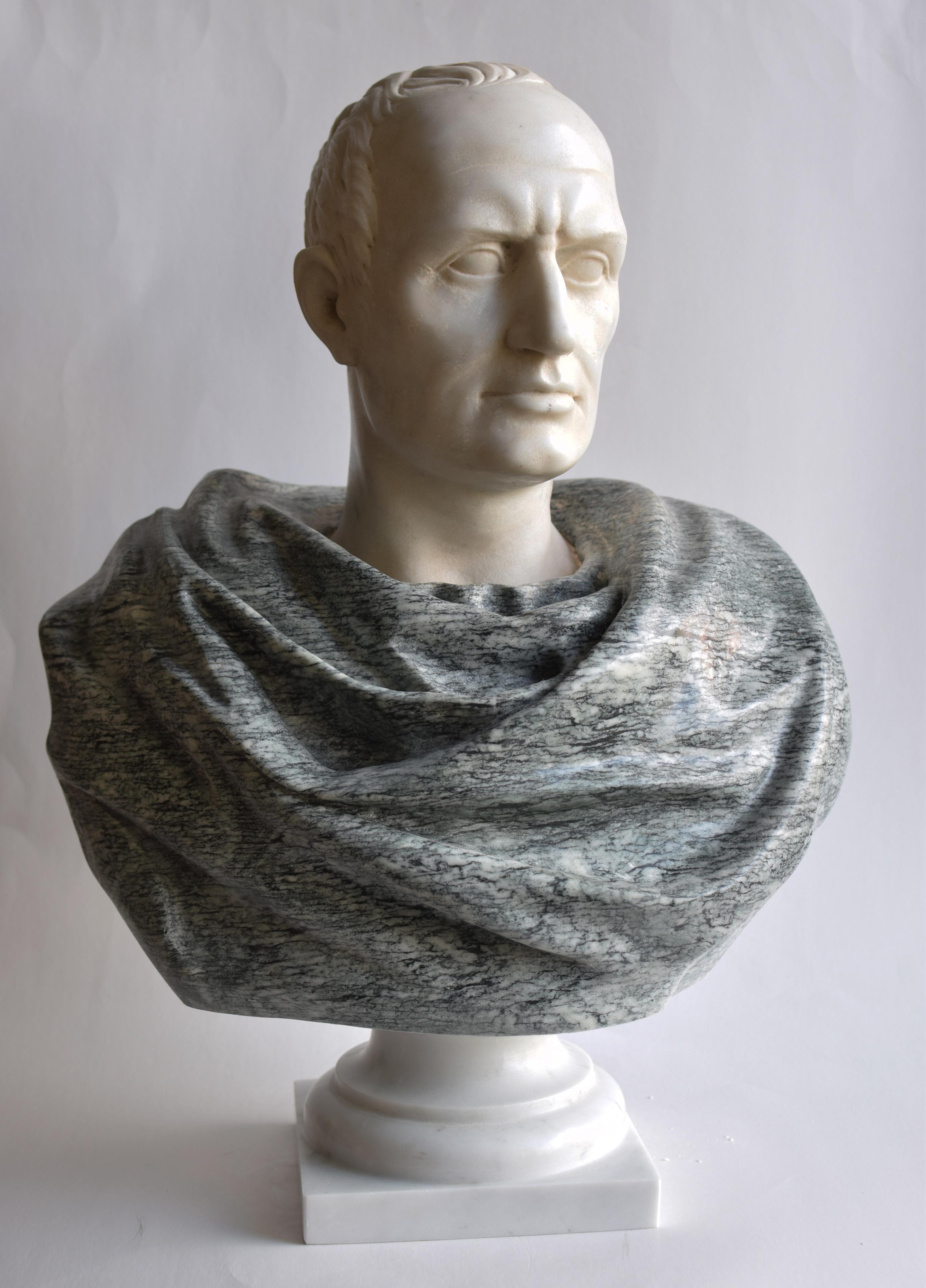 Bust Julius Caesar carved on  white and cipolin marble -made in Italy For Sale 1