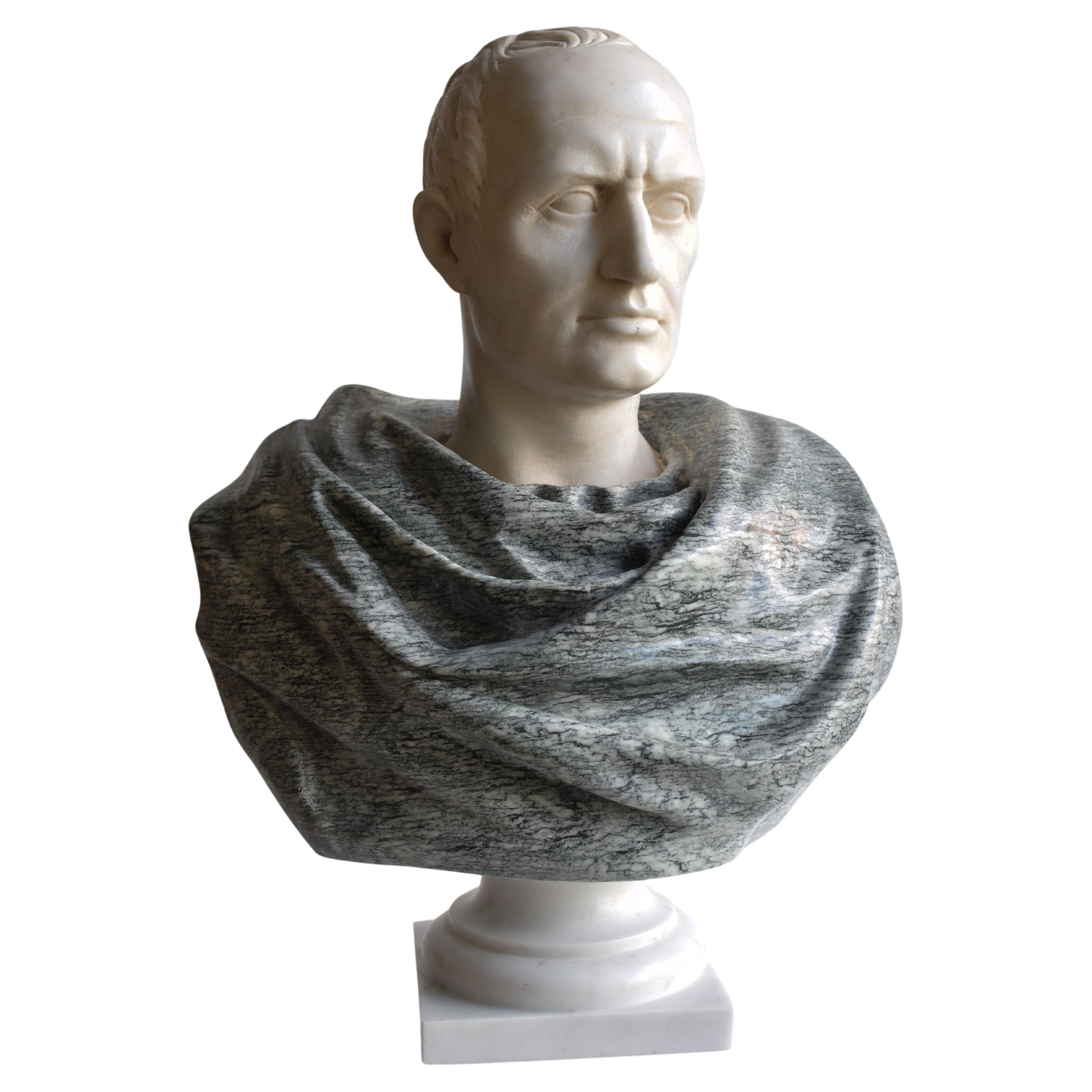 Busto de Julio César esculpido en  mármol blanco y cipolín -fabricado en Italia