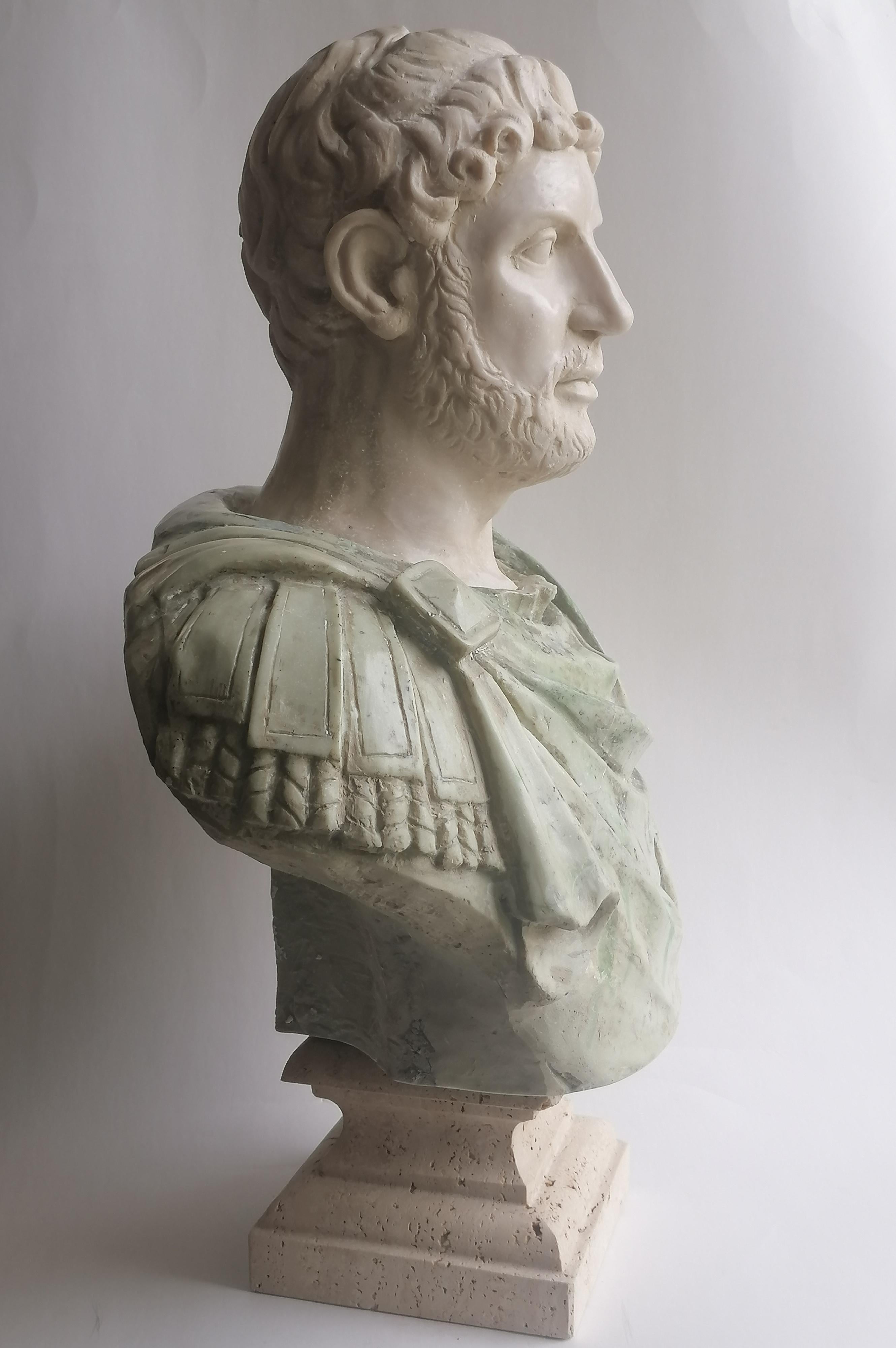 Classical Roman Busto imperatore romano Adriano - materiale composito polvere marmo For Sale