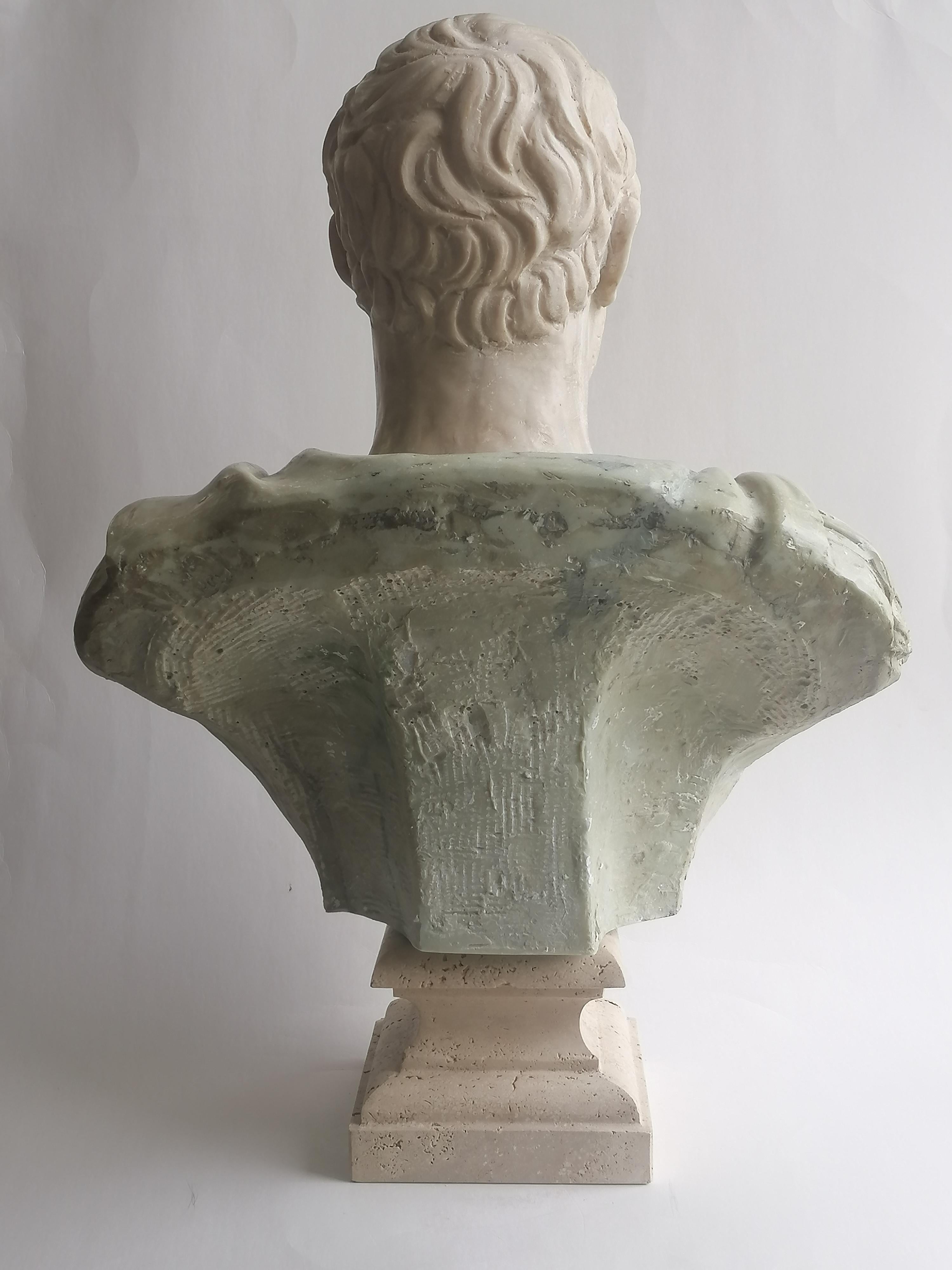 Contemporary Busto imperatore romano Adriano - materiale composito polvere marmo For Sale