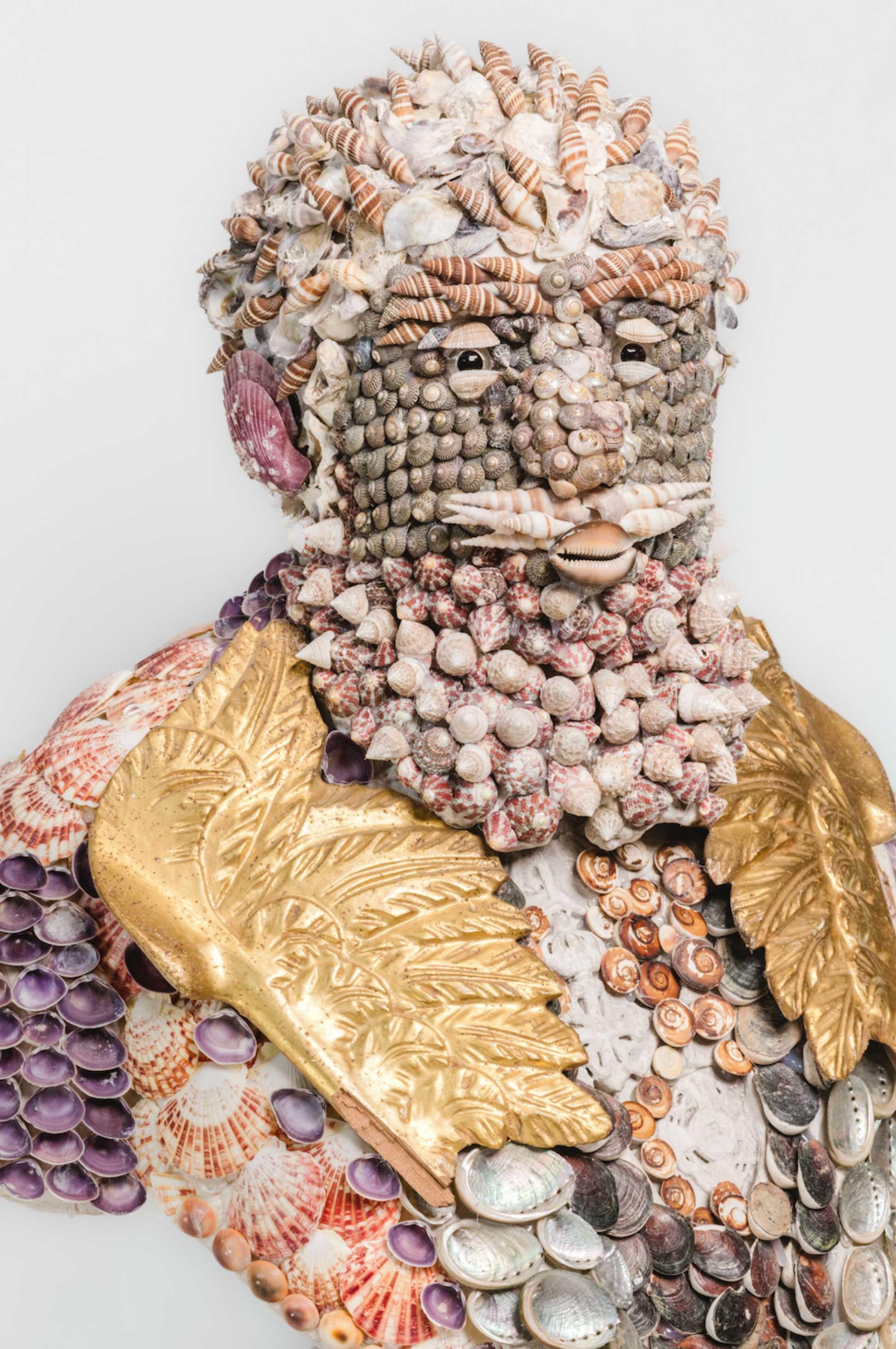 italien Buste en gesso du 19e siècle décoré de fruits anciens et de conchiglie en vente