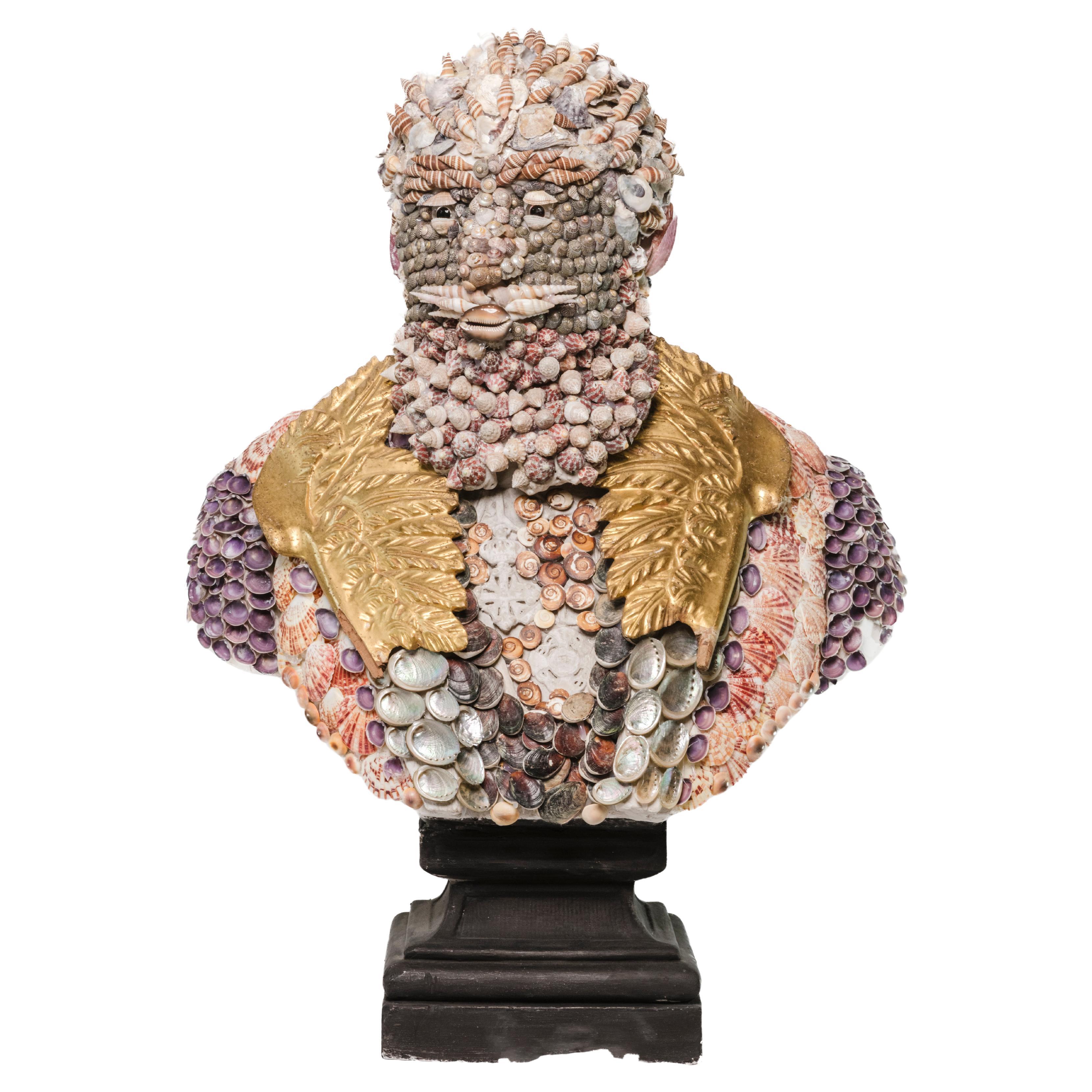 Buste en gesso du 19e siècle décoré de fruits anciens et de conchiglie en vente