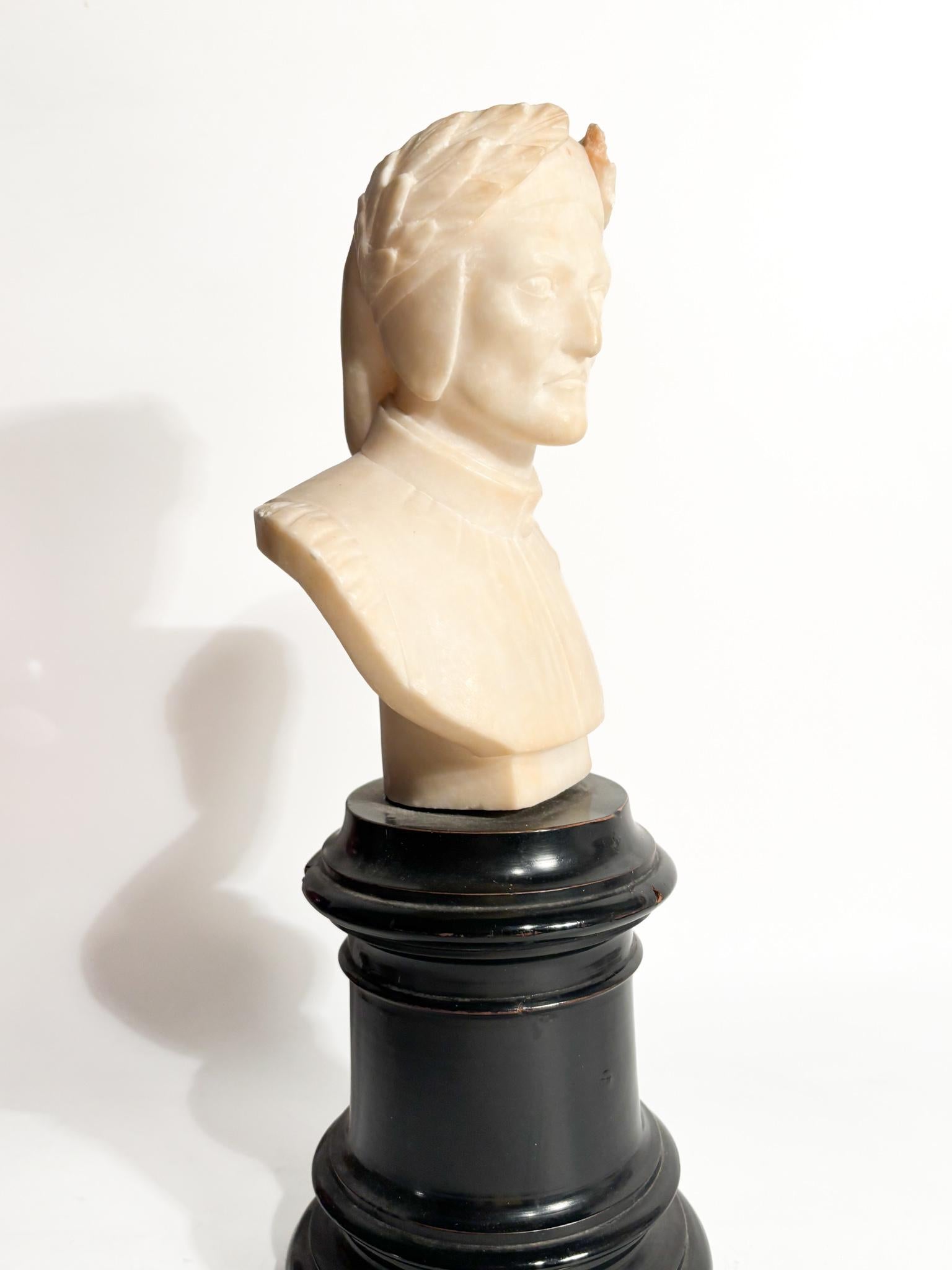 White Marble Bust of Dante Alighieri and Wooden Base 1950s In Good Condition In Milano, MI