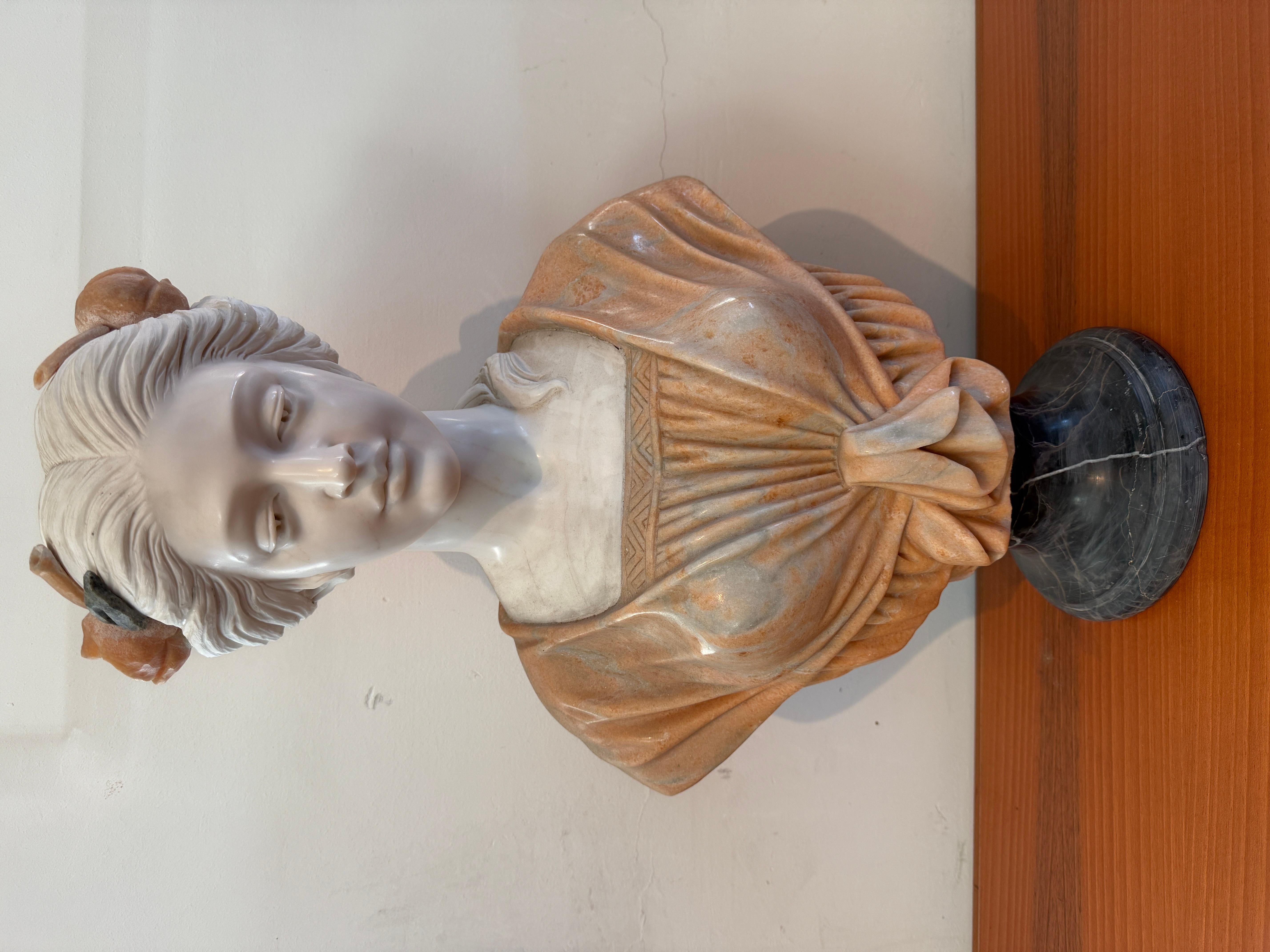 Busto in marmo deluxe raffigurante una dama bianca anni '70 (Sonstiges) im Angebot