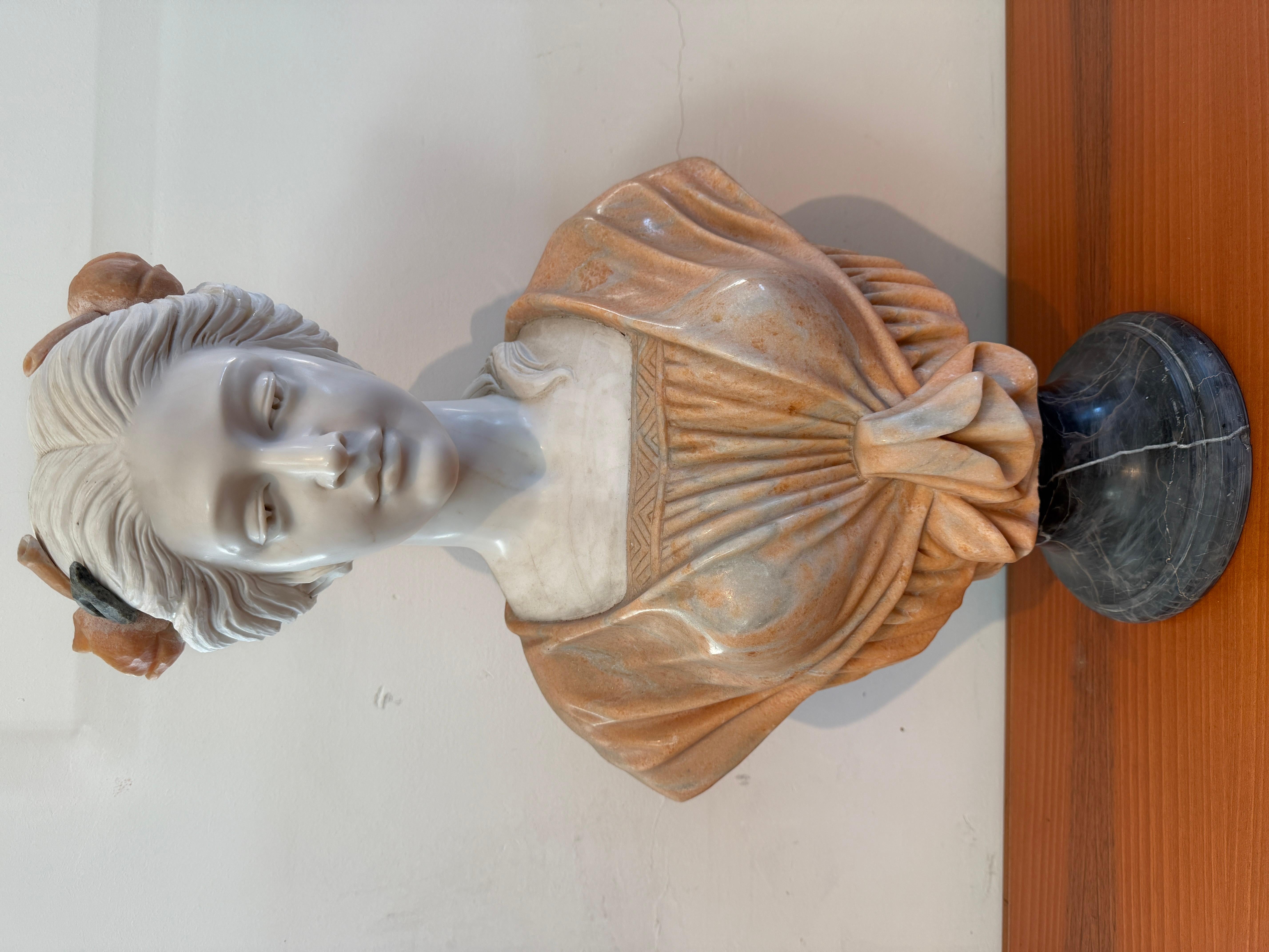 Busto in marmo deluxe raffigurante una dama bianca anni '70 (Handgefertigt) im Angebot