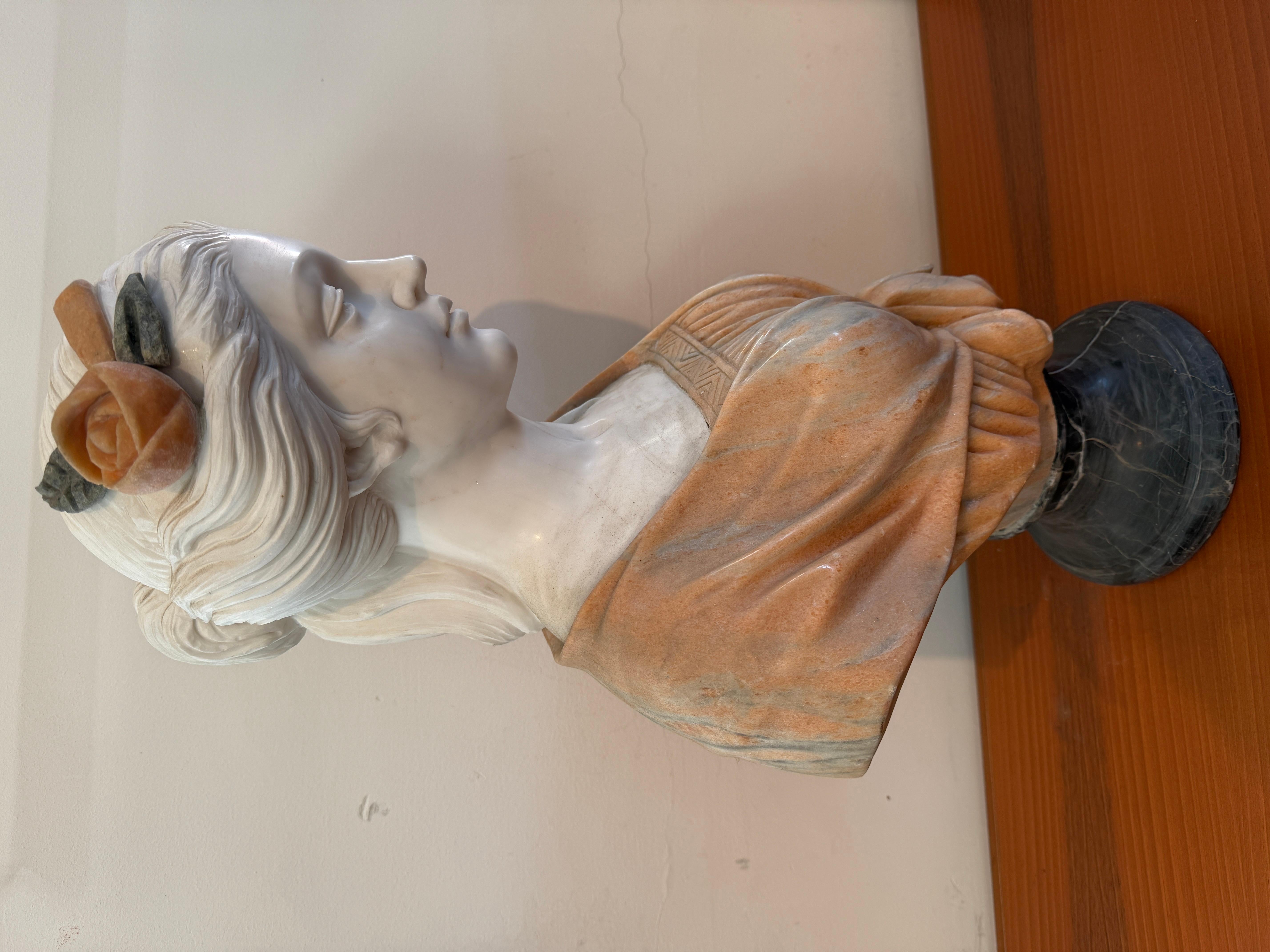 Busto in marmo deluxe raffigurante una dama bianca anni '70 (Marmor) im Angebot