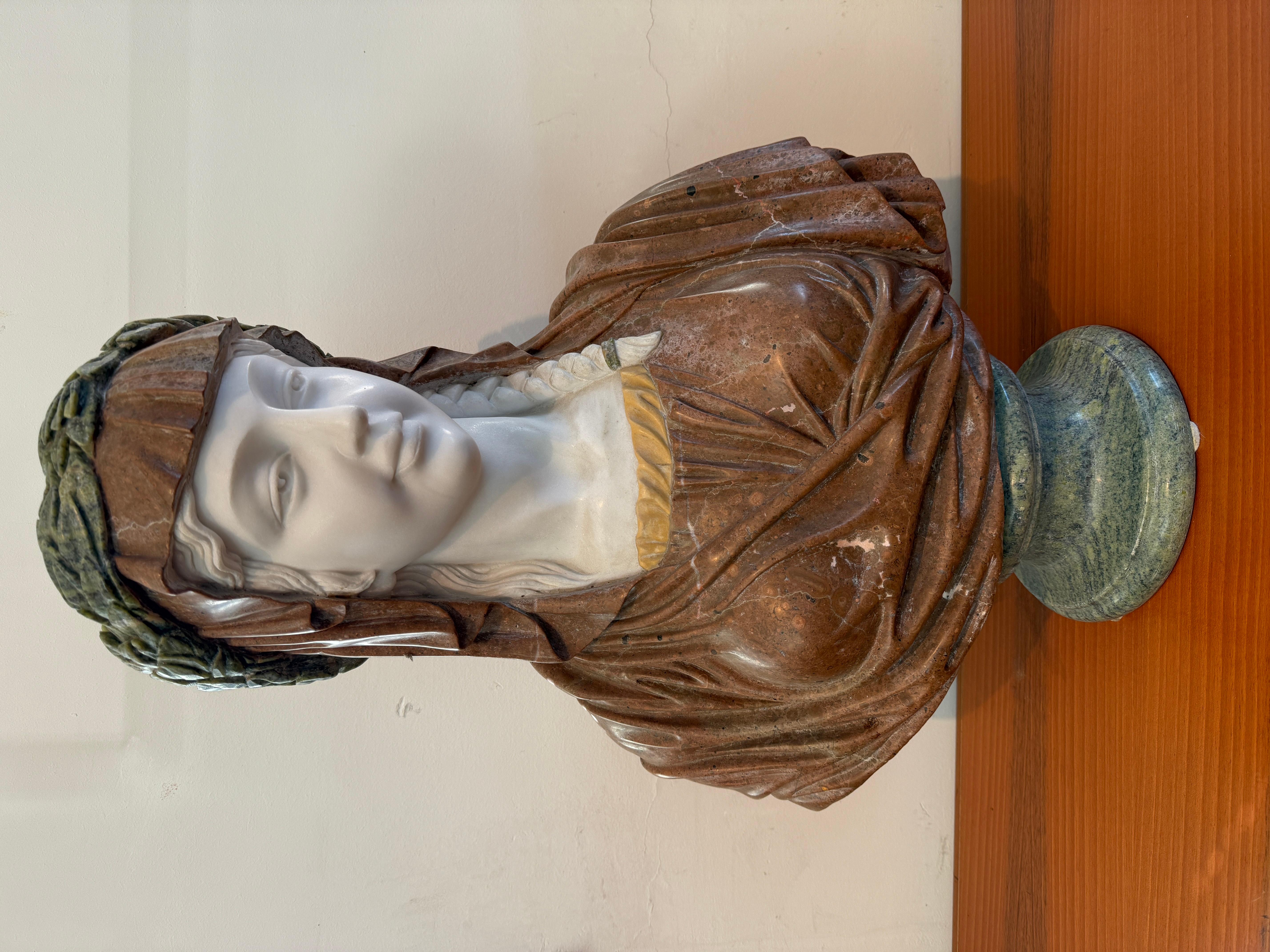 Busto in marmo raffigurante donna religiosa, XX secolo im Angebot 5