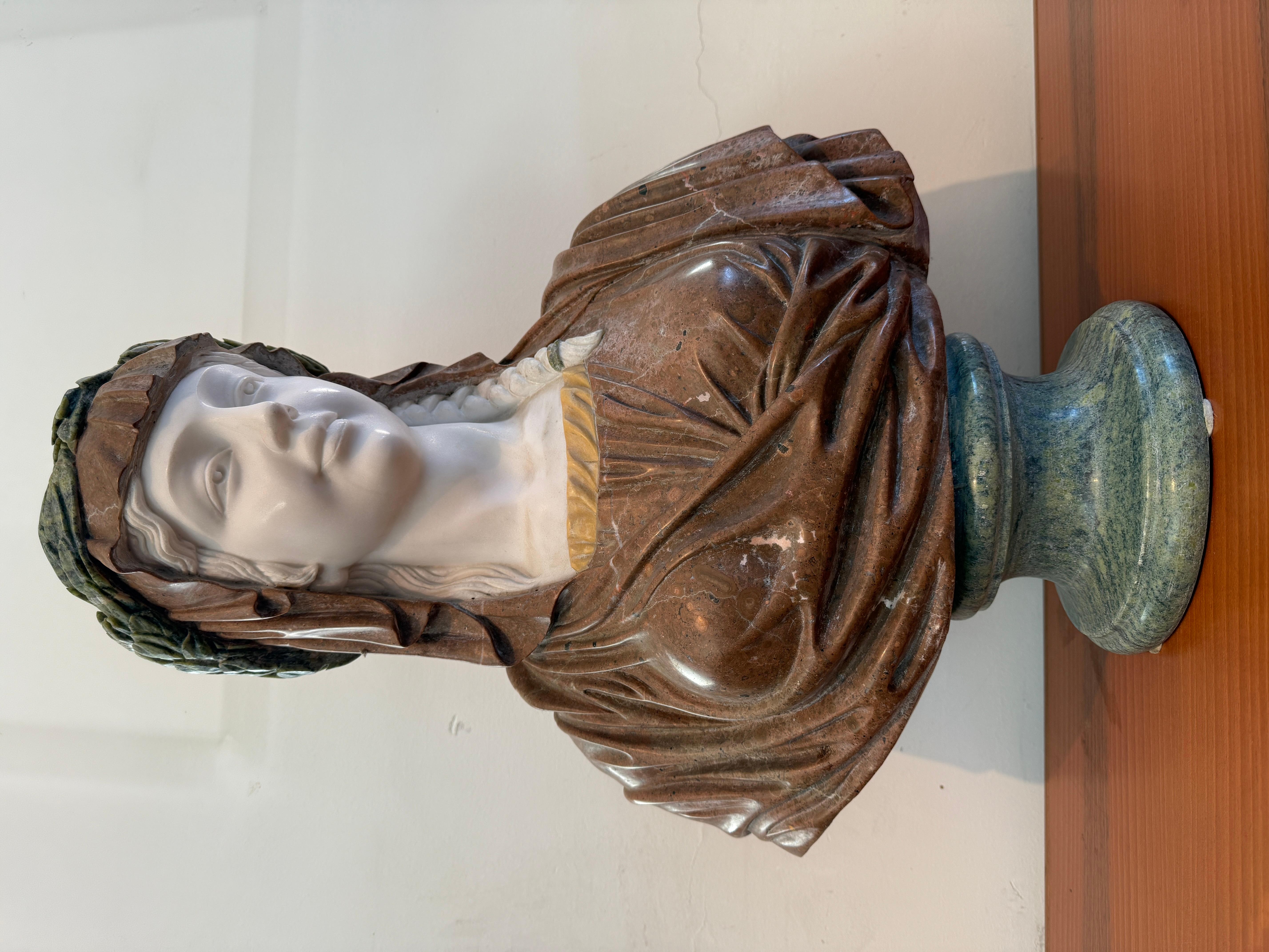 Busto in marmo raffigurante donna religiosa, XX secolo (Italian) im Angebot