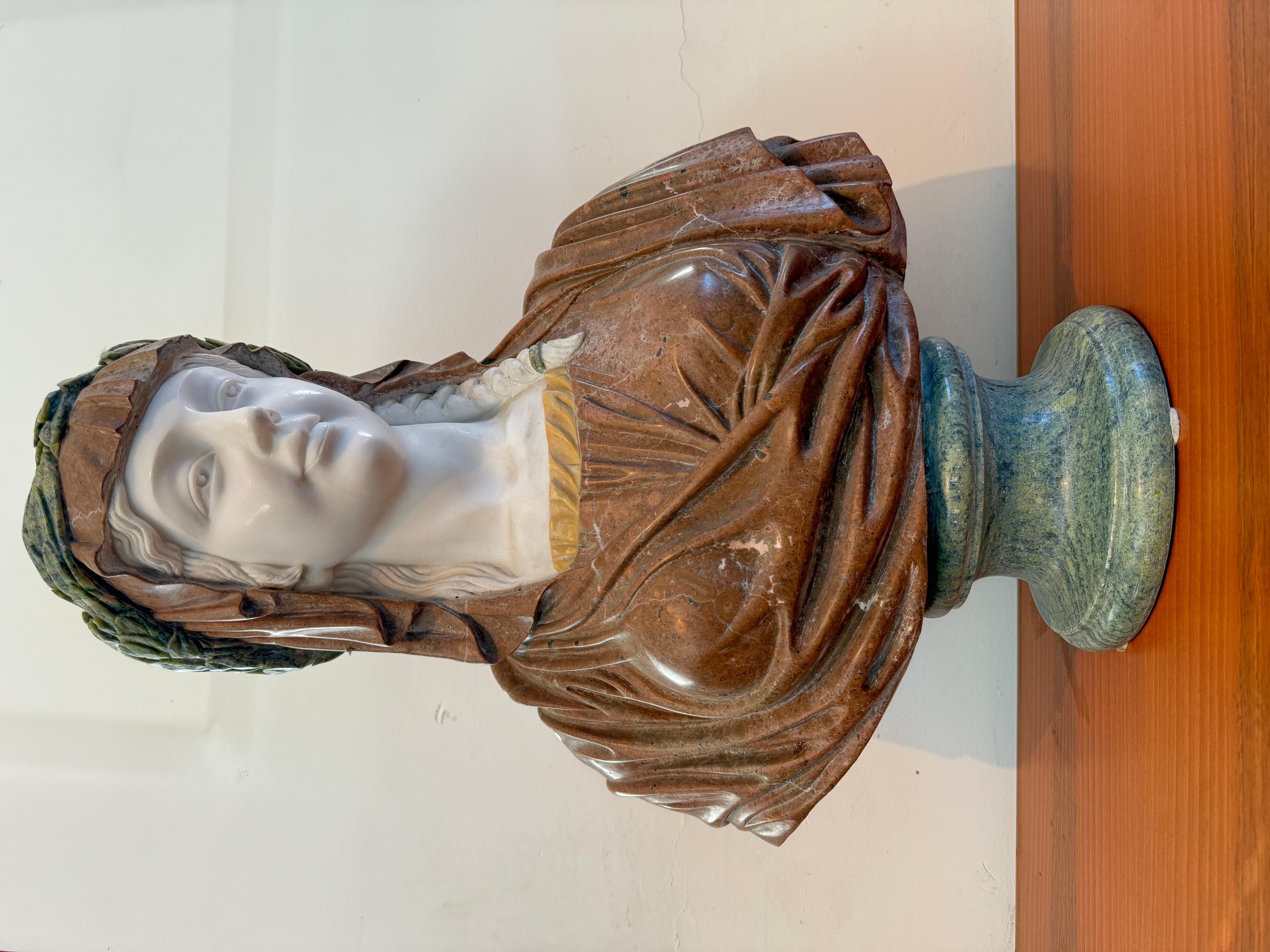 Busto in marmo raffigurante donna religiosa, XX secolo im Zustand „Gut“ im Angebot in Cantù, IT