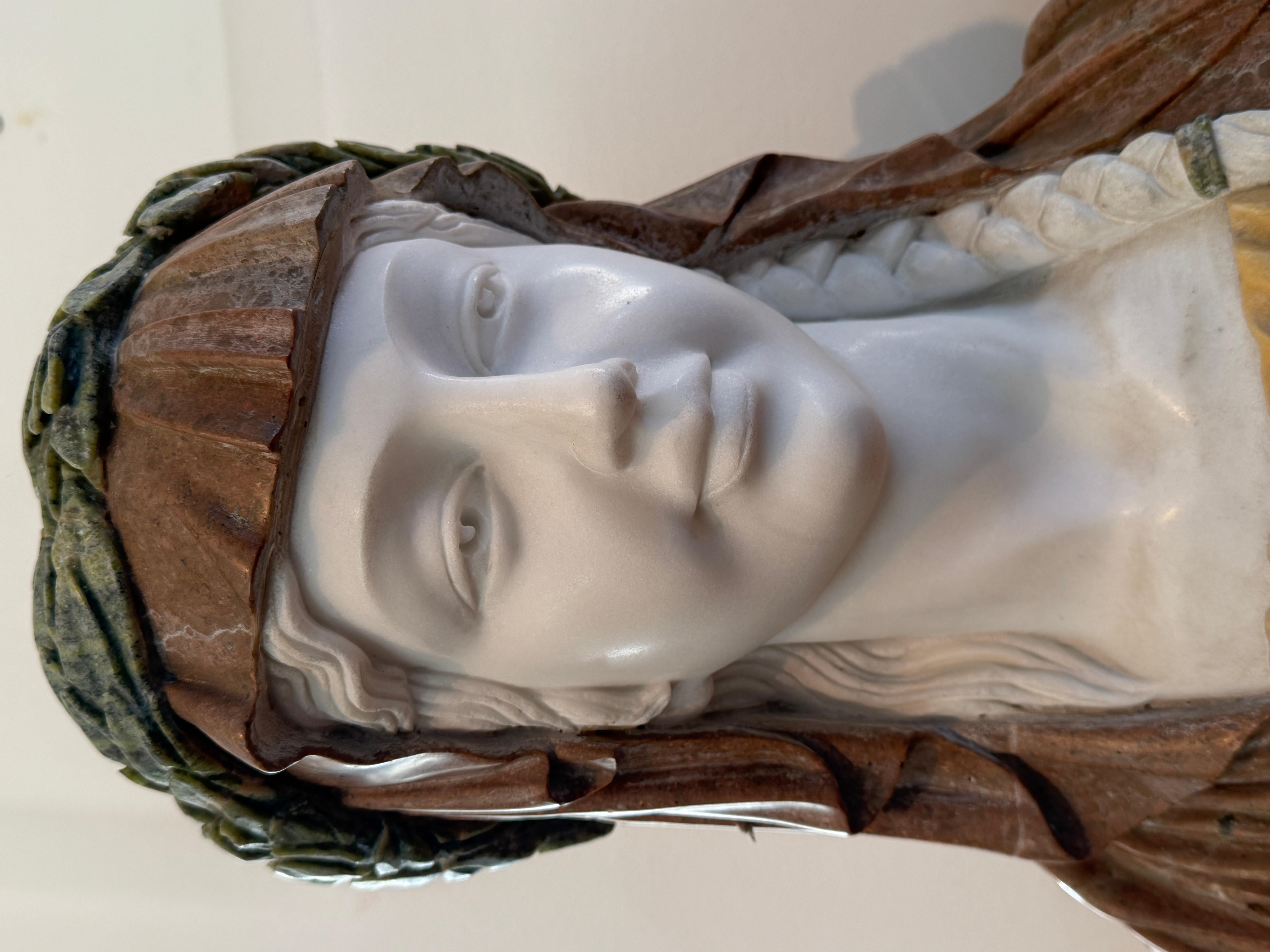 Busto in marmo raffigurante donna religiosa, XX secolo (20th Century) im Angebot