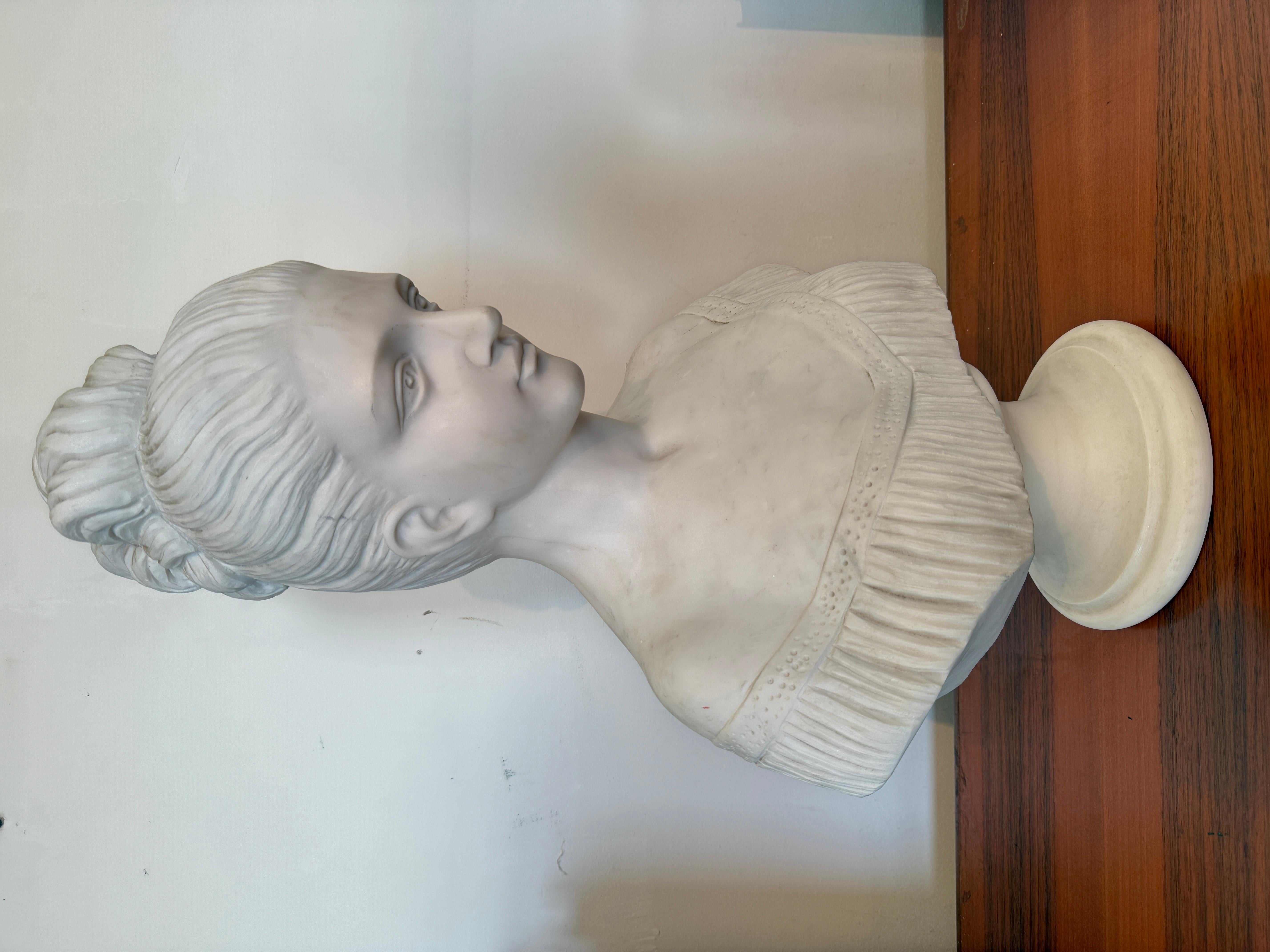 Autre Buste en marbre représentant une dame italienne 20e siècle en vente