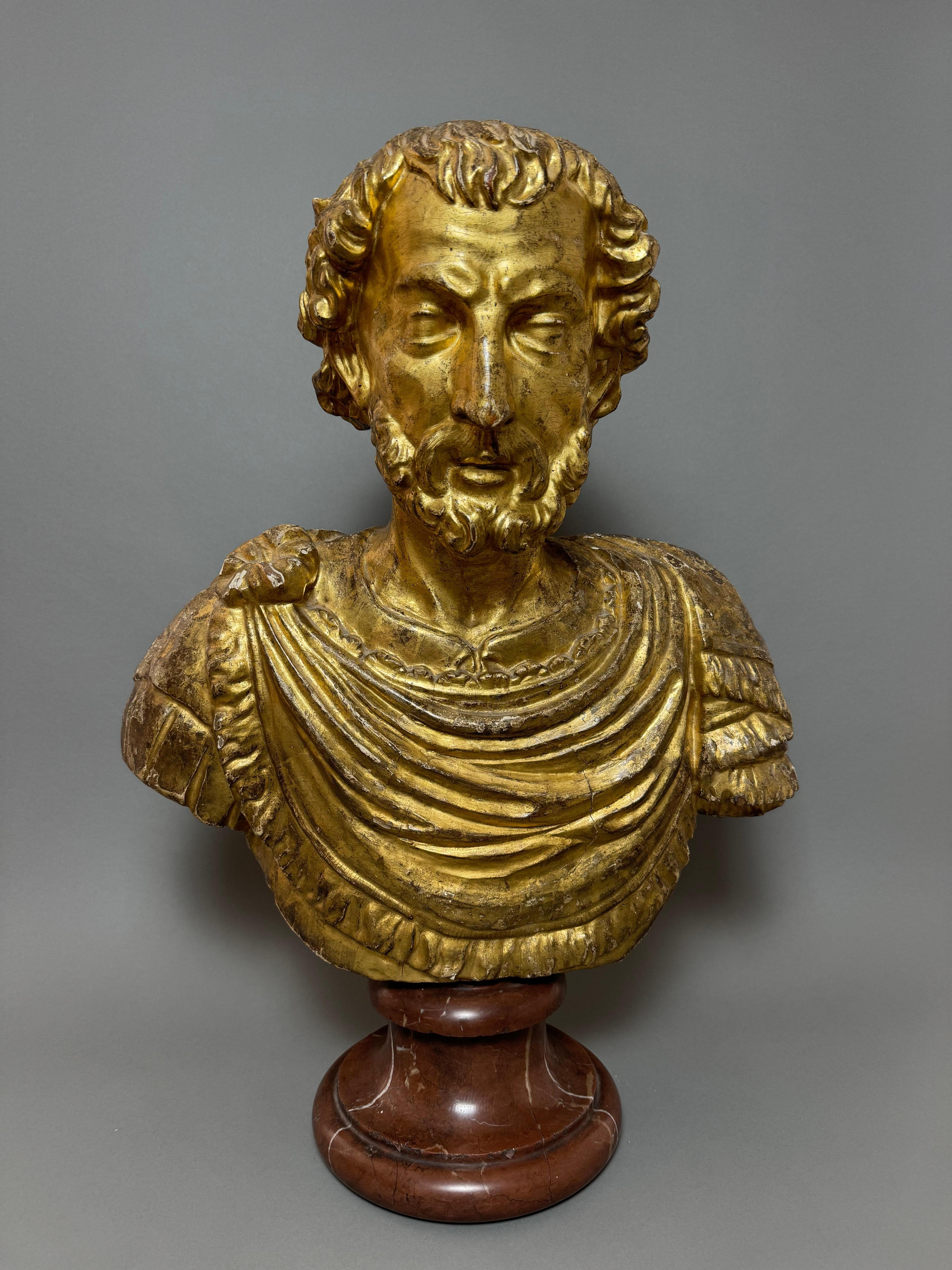 Busto in legno dorato della seconda metà del XVII secolo che rappresenta Marco Aurelio, imperatore, scrittore e filosofo romano. Egli fu imperatore dal 161 fino al 180, anno della sua morte, essendo considerato un 