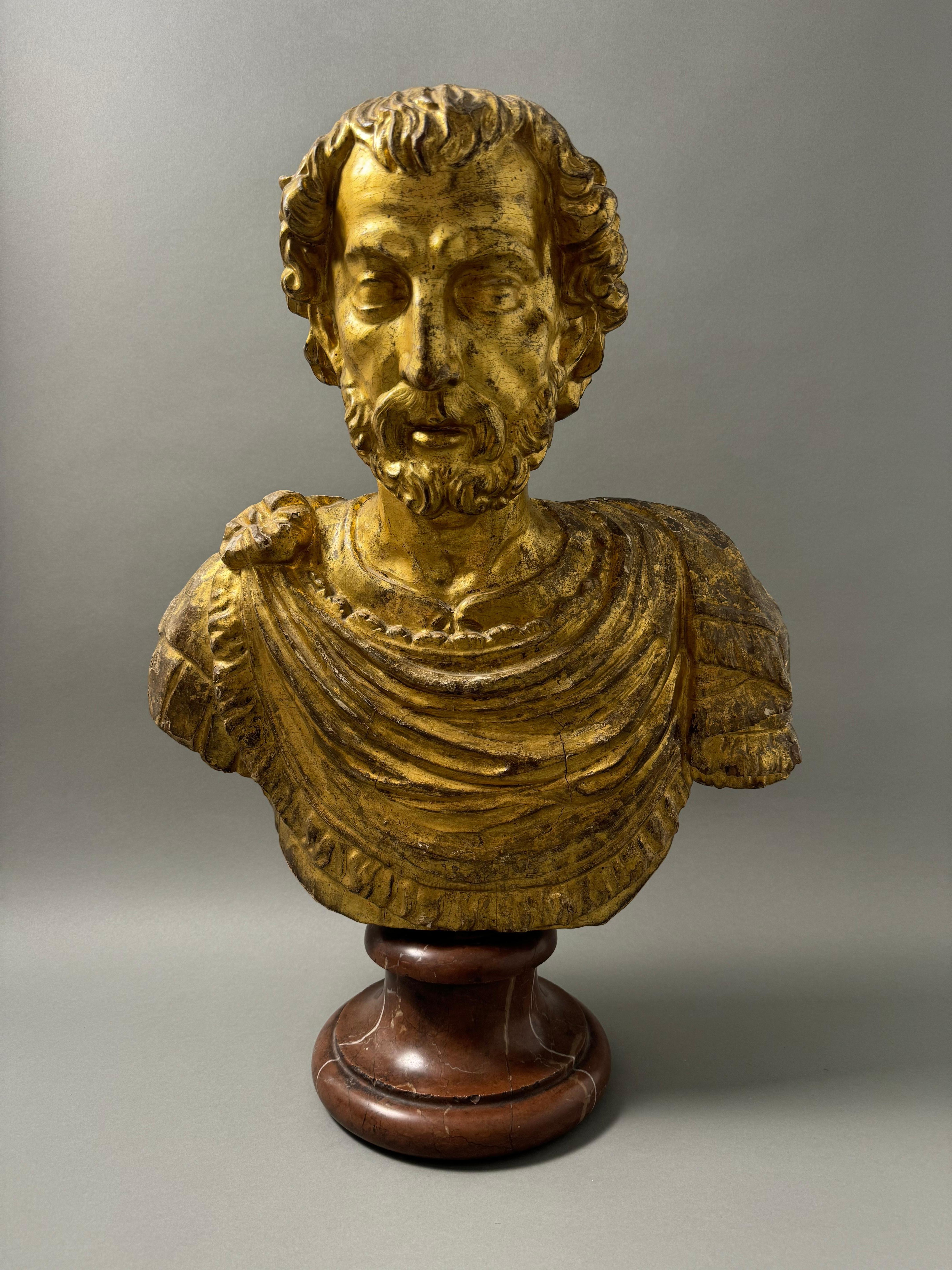 Giltwood Busto ligneo dell'imperatore romano Marco Aurelio - seconda metà del XVII secolo For Sale
