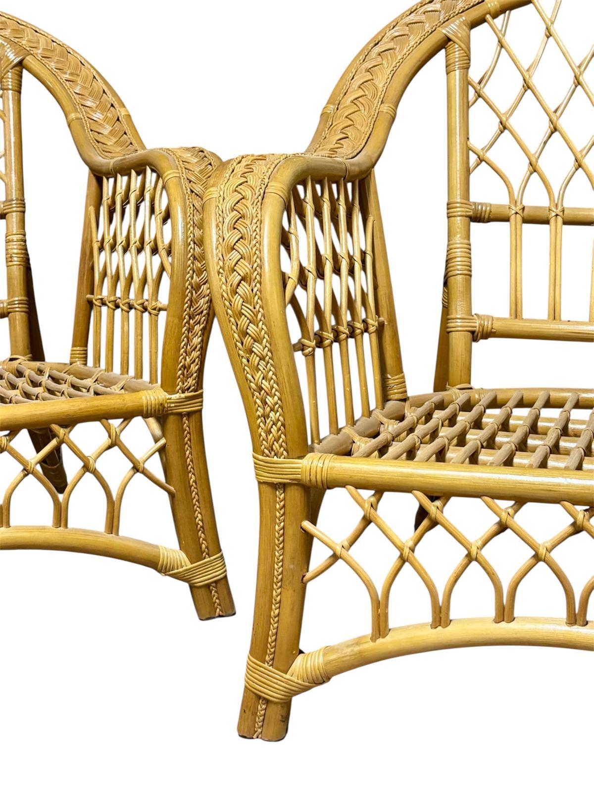 Butacas francesas de Ratán Circa 1.960, de estilo Bohemian French y con un trabajo de trenzado y dibujo del Ratán increíble.