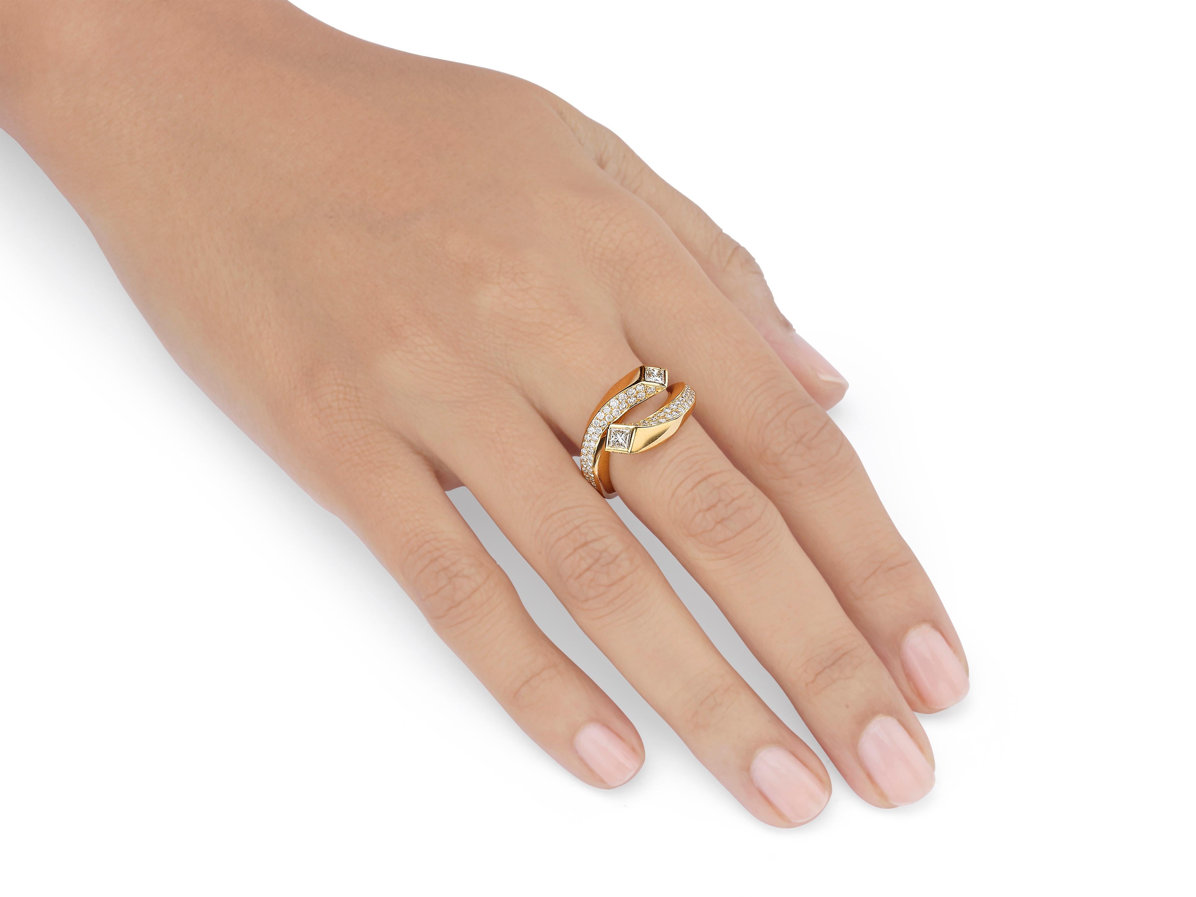 Women's or Men's 0.99 Carat Princess Cut Diamond 18 Karat Yellow Gold Engagement Ring