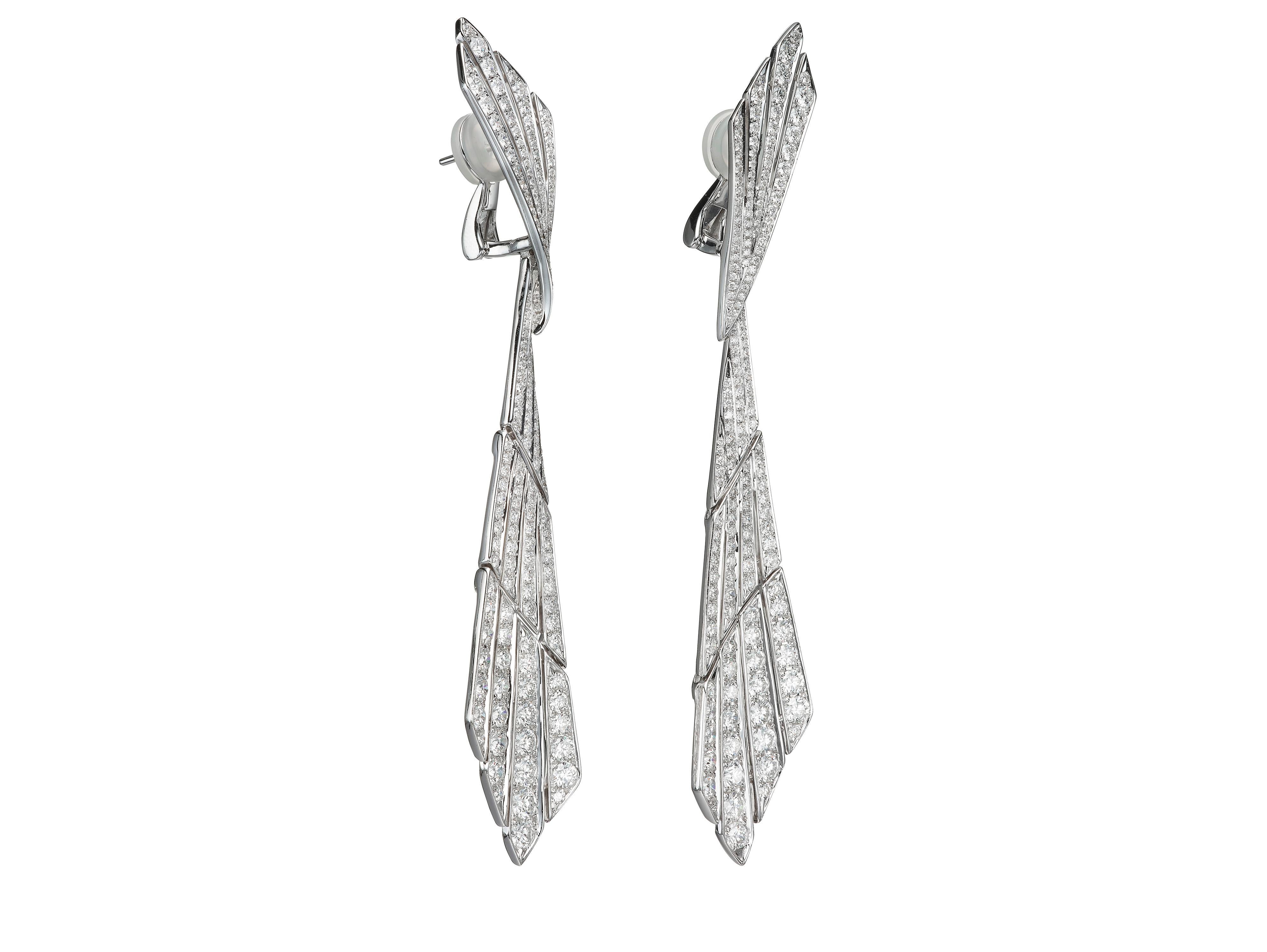 Butani’s diamond earrings feature an Art Deco-inspired chandelier design crafted with geometric silhouettes and sparkling white diamonds.  Total diamond weight 6.62 carats.  In 18K white gold.

Composition:
18K White Gold
350 Round Diamonds: 6.62