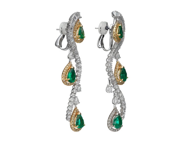 Encrusted with shimmering diamonds and set in 18K yellow and white gold, Butani’s luxurious chandelier earrings feature a cascade of vivid green pear-shaped emeralds accented with yellow and white diamonds.  

Composition:
18K White Gold, 18K Yellow