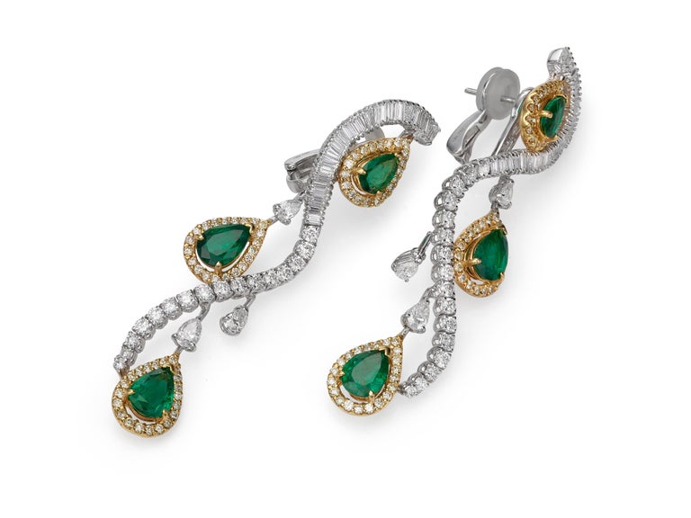 Contemporary Pear Emerald Diamond 18 Karat Yellow and White Gold Chandelier Earrings For Sale