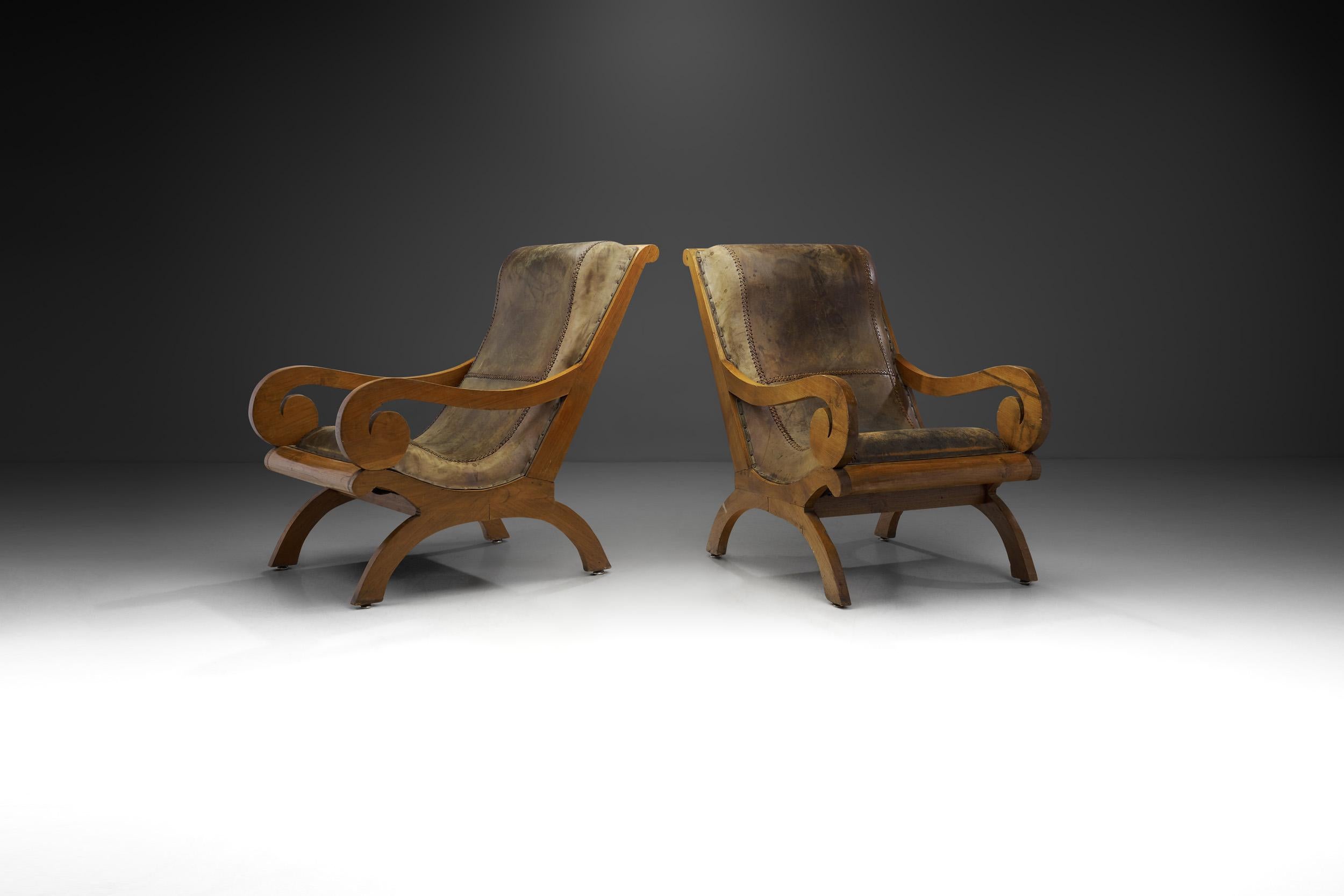 Ces chaises sont esthétiquement étonnantes et, sur le plan du design, un mélange de l'emblématique chaise Butaque et des chaises planter coloniales indonésiennes. Le butaque, un hybride de chaises espagnoles en X et de duhos rituels précolombiens