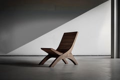 Fauteuil de salon en bois massif inspiré du design de Clara Porset