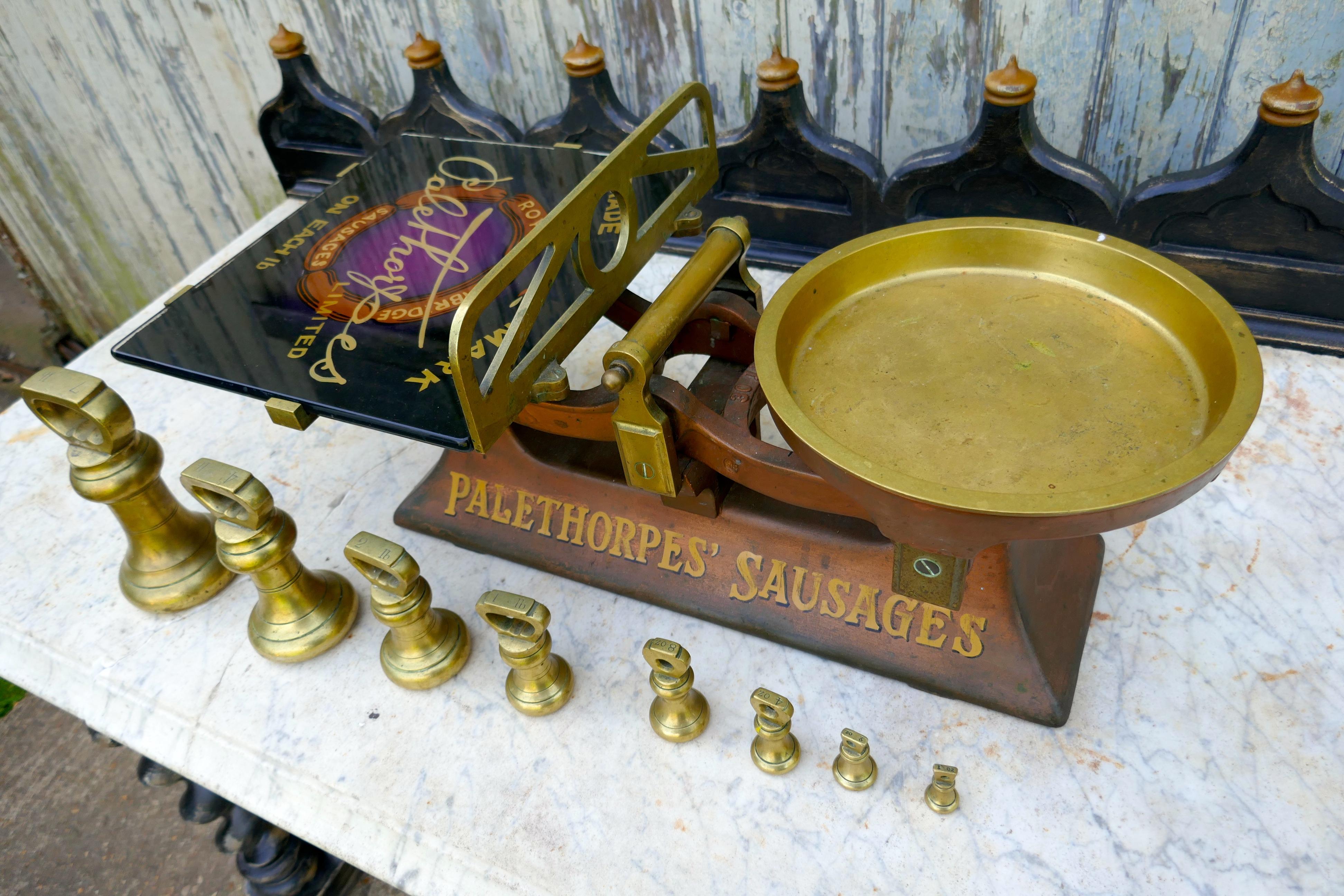 Balanza de carnicero, publicidad de salchichas de Palethorpes principios del siglo XX en venta