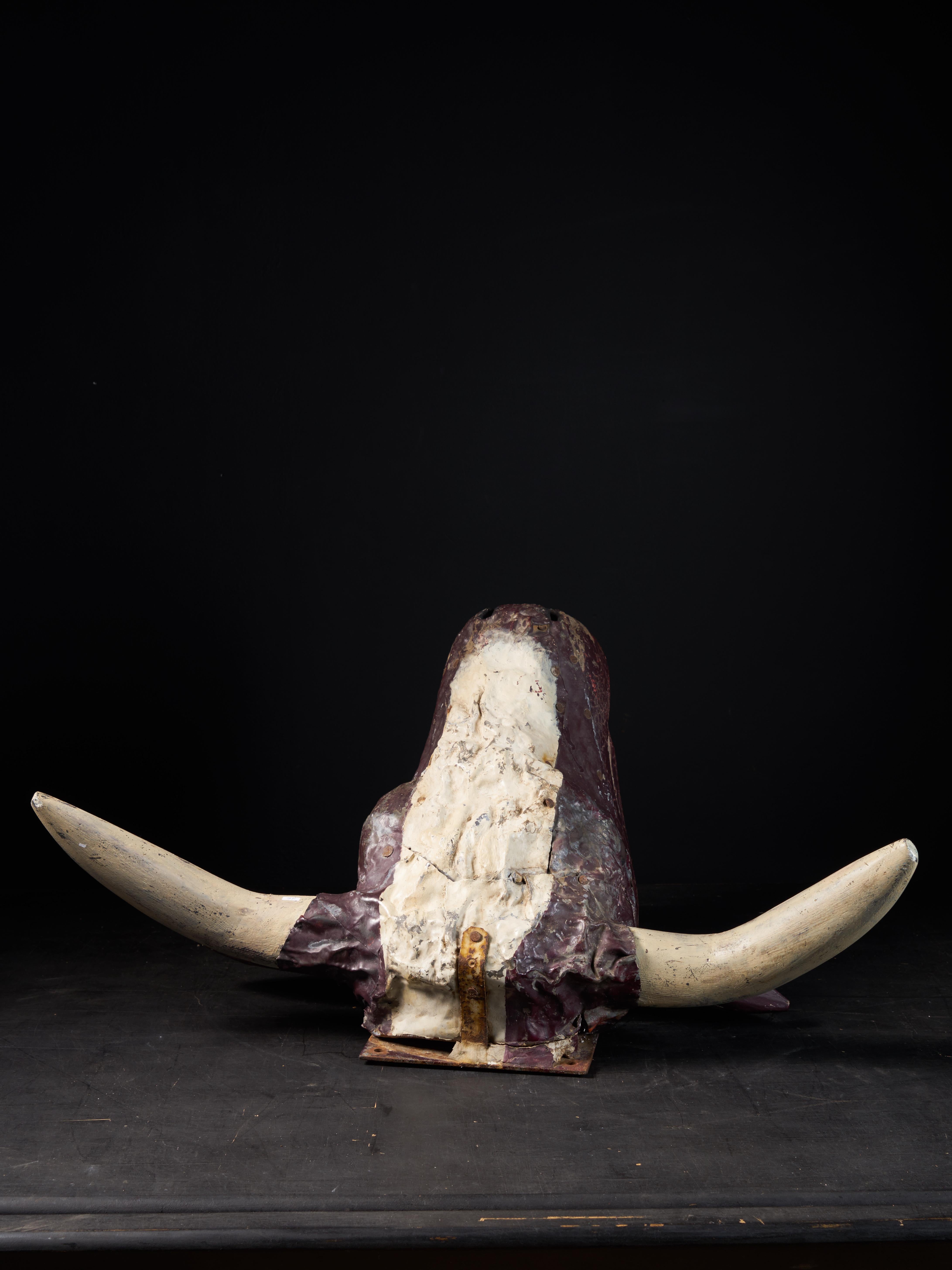 XX secolo Insegna di macelleria da parete esterna di un manzo con testa di toro Wood Wood ricoperto di piombo in vendita