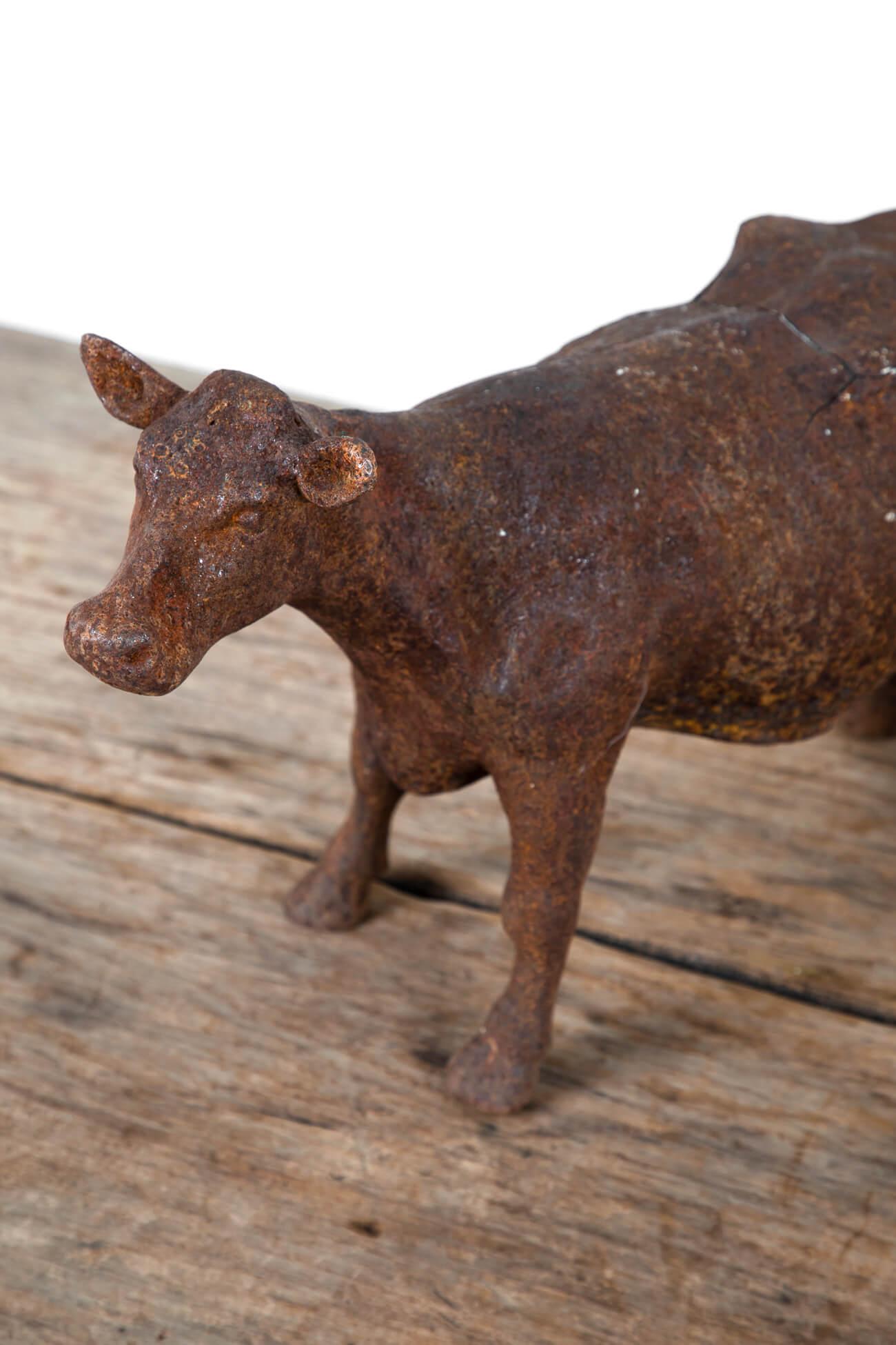 Original butcher’s shop display cast iron cow from the early 20th century. Incredible patina and presence. Age-related cracking to one side. Please study the photographs carefully. 

British, circa 1900.

Additional information:
H 26 cm (H 10.2