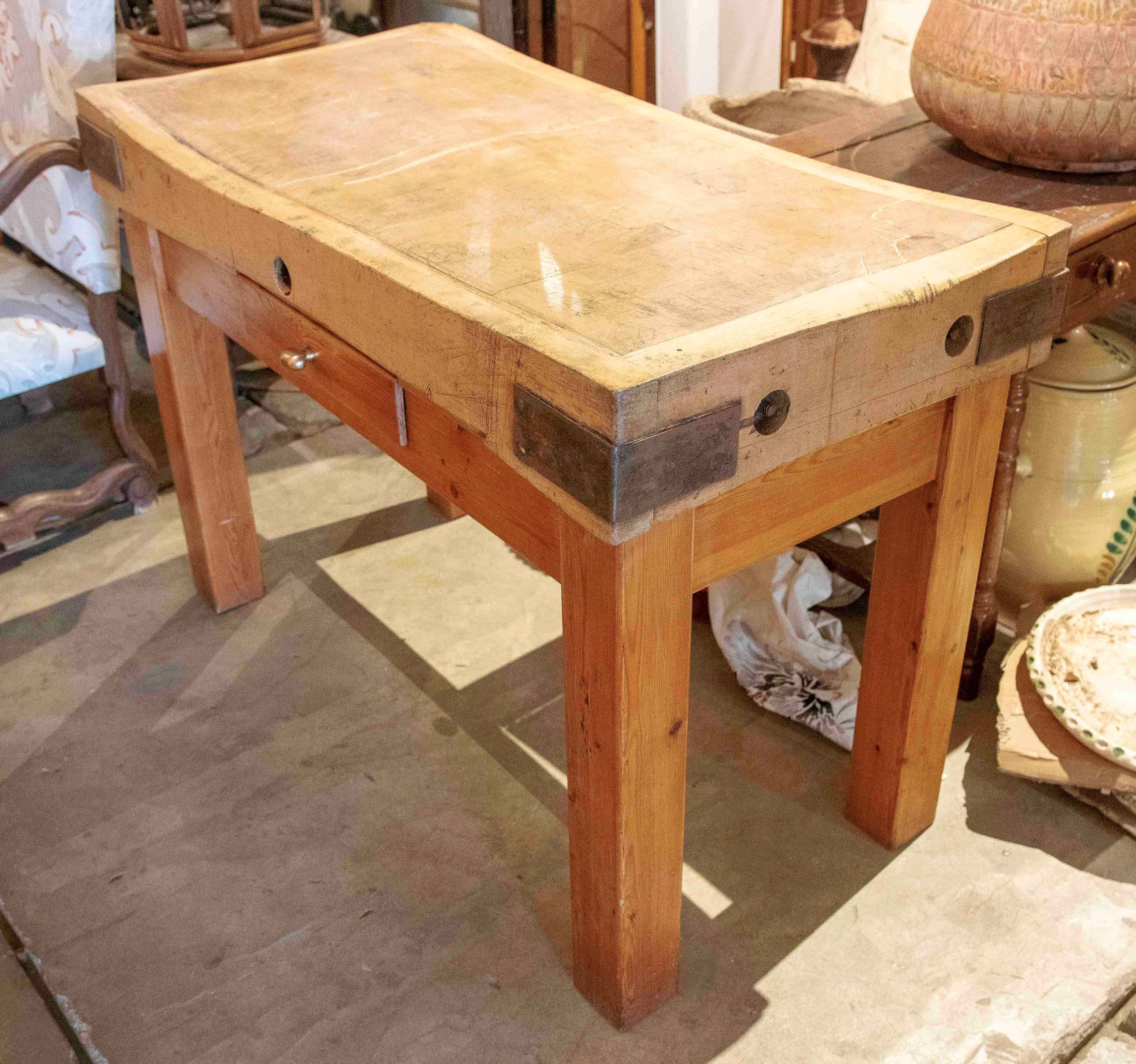 Butcher's Table for French Kitchen in Solid Wood with Drawers In Good Condition In Marbella, ES