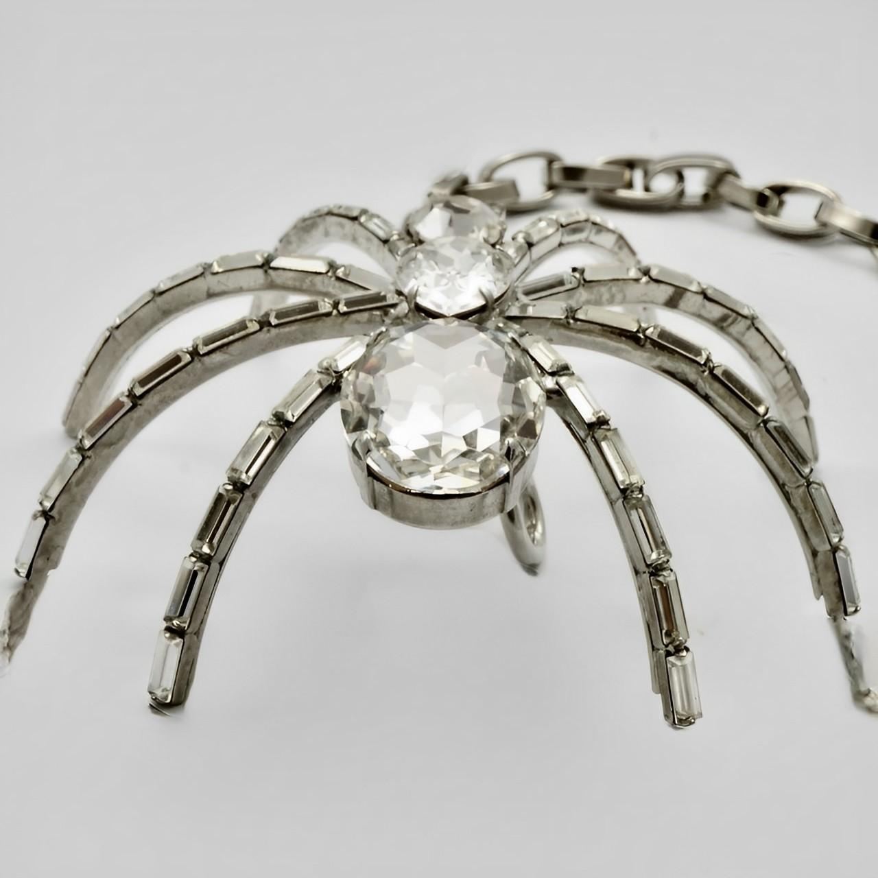 Butler & Wilson Silver Tone and Crystal Large Spider Chain Belt circa 1980s (ceinture en forme d'araignée en argent et en cristal) en vente 5