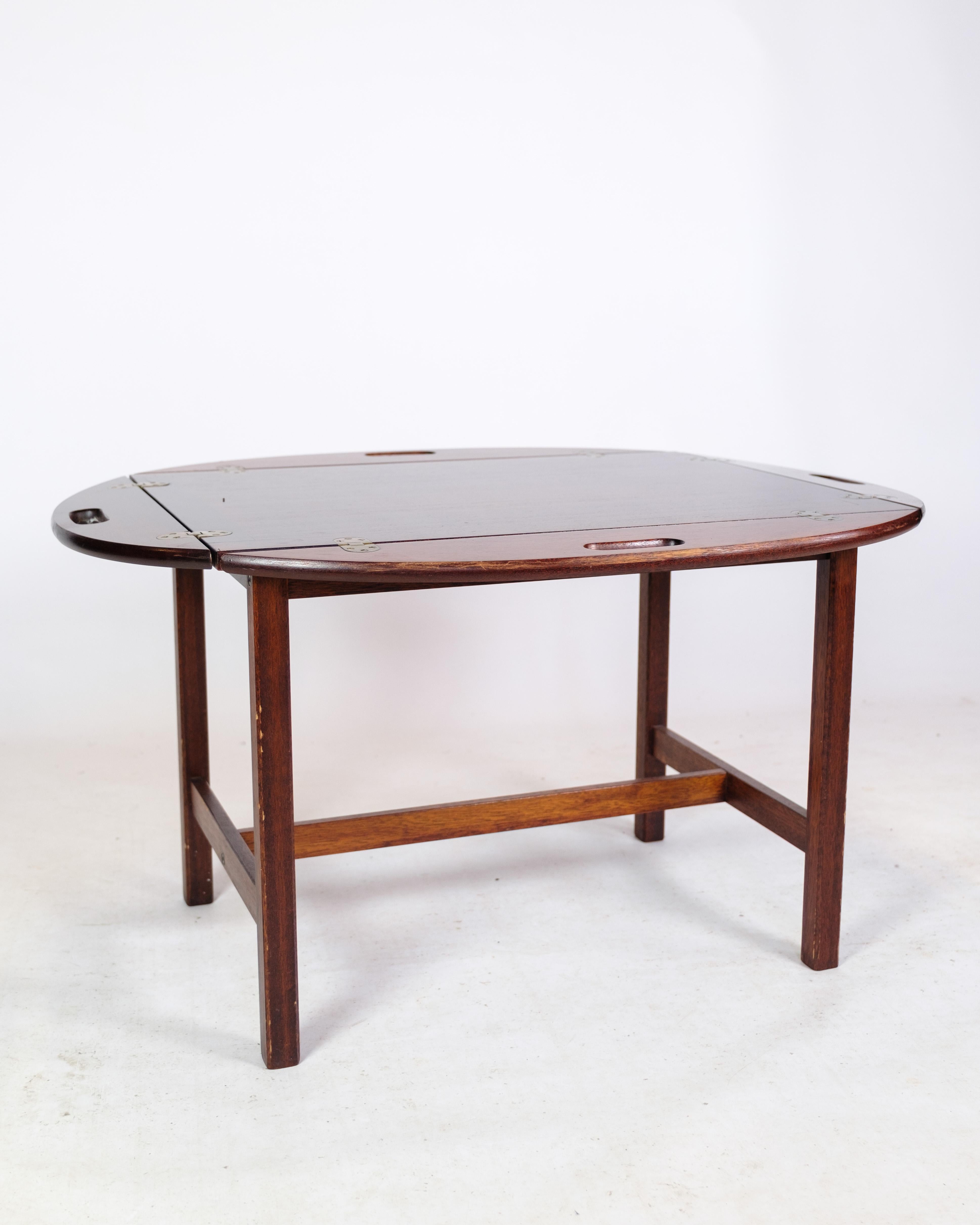 Butler table in mahogany of Danish design with brass fittings from around the 1950s.
Measurements in cm: H:49 W:90.5 D:73