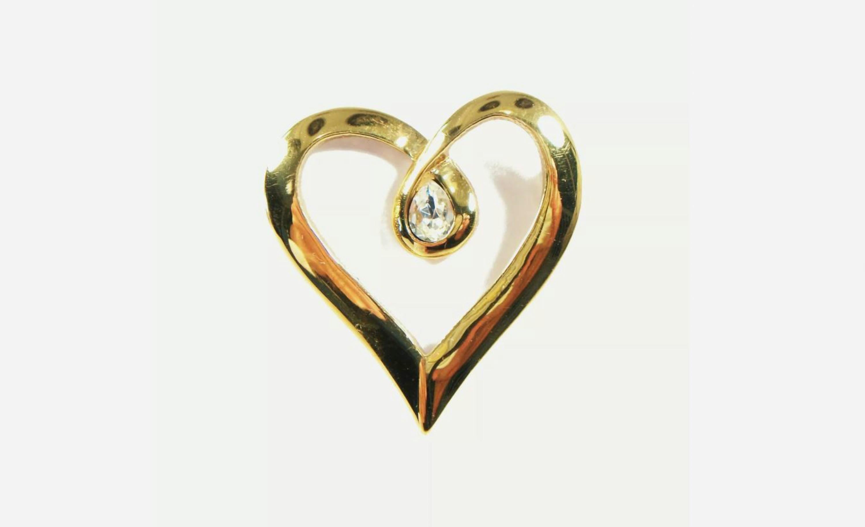 Modern BUTLER - Vintage Gold Tone & Rhinestone Heart Brooch - Signed - Circa 1980's For Sale